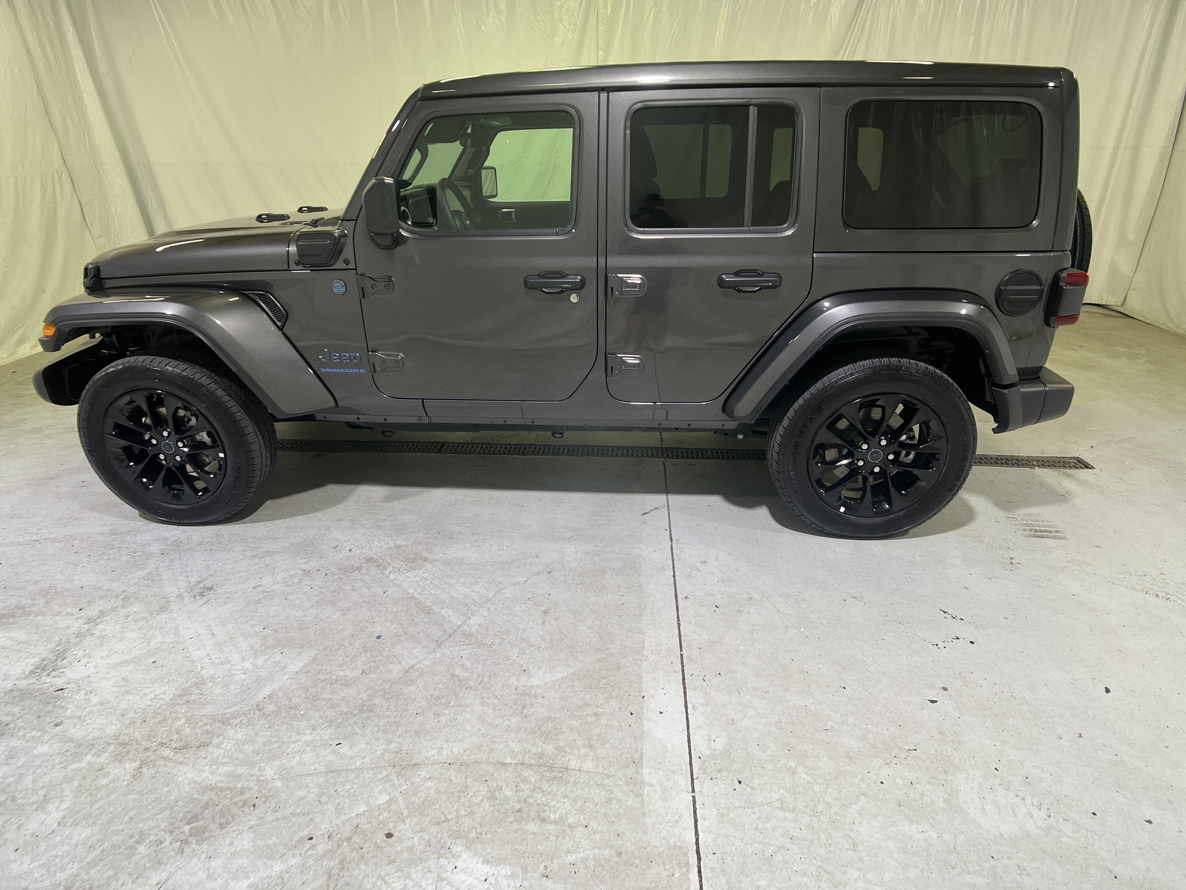 2025 Jeep Wrangler 4xe Sahara