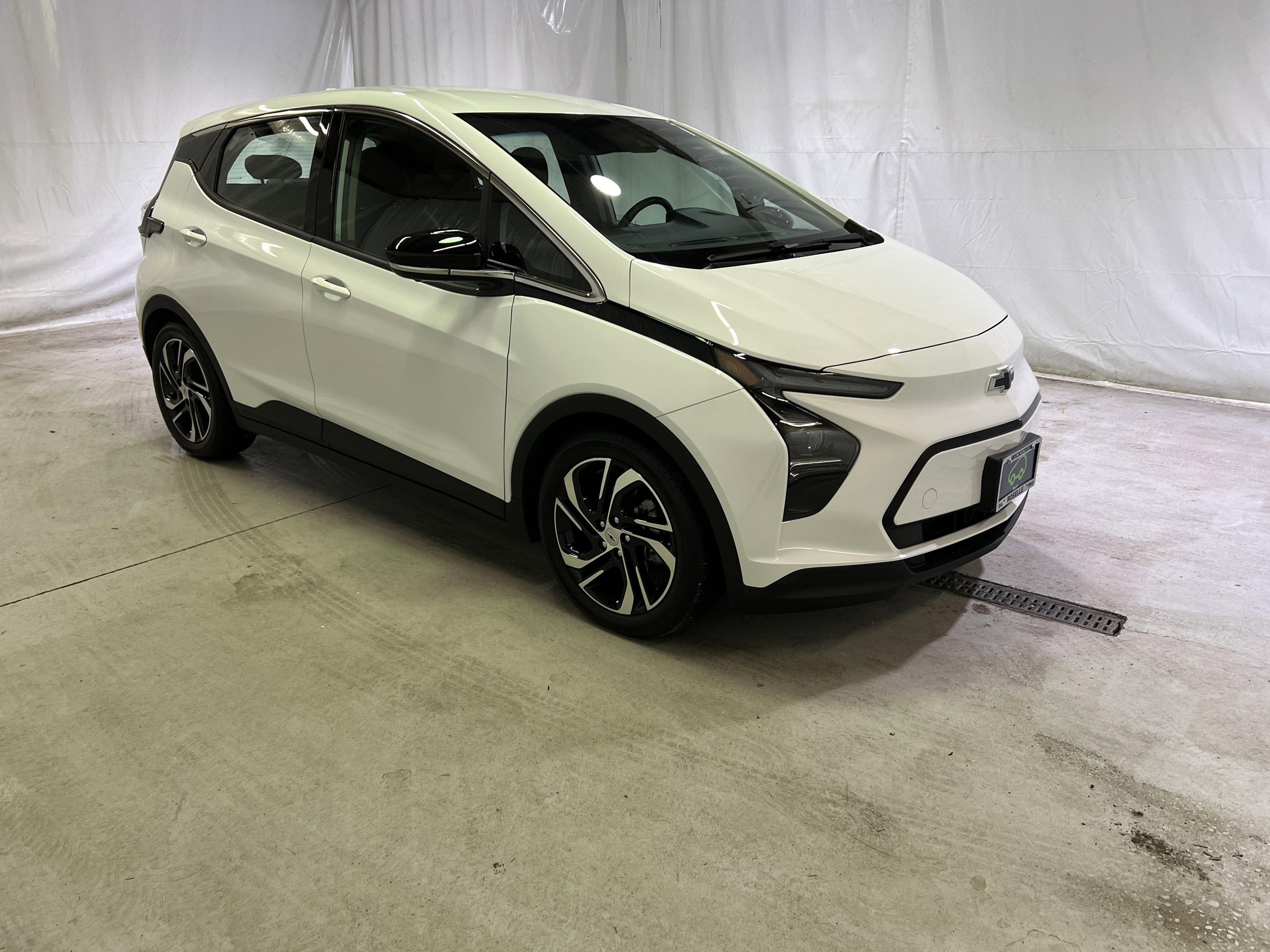 Used 2023 Chevrolet Bolt EV 2LT with VIN 1G1FX6S04P4117937 for sale in Roselle, IL