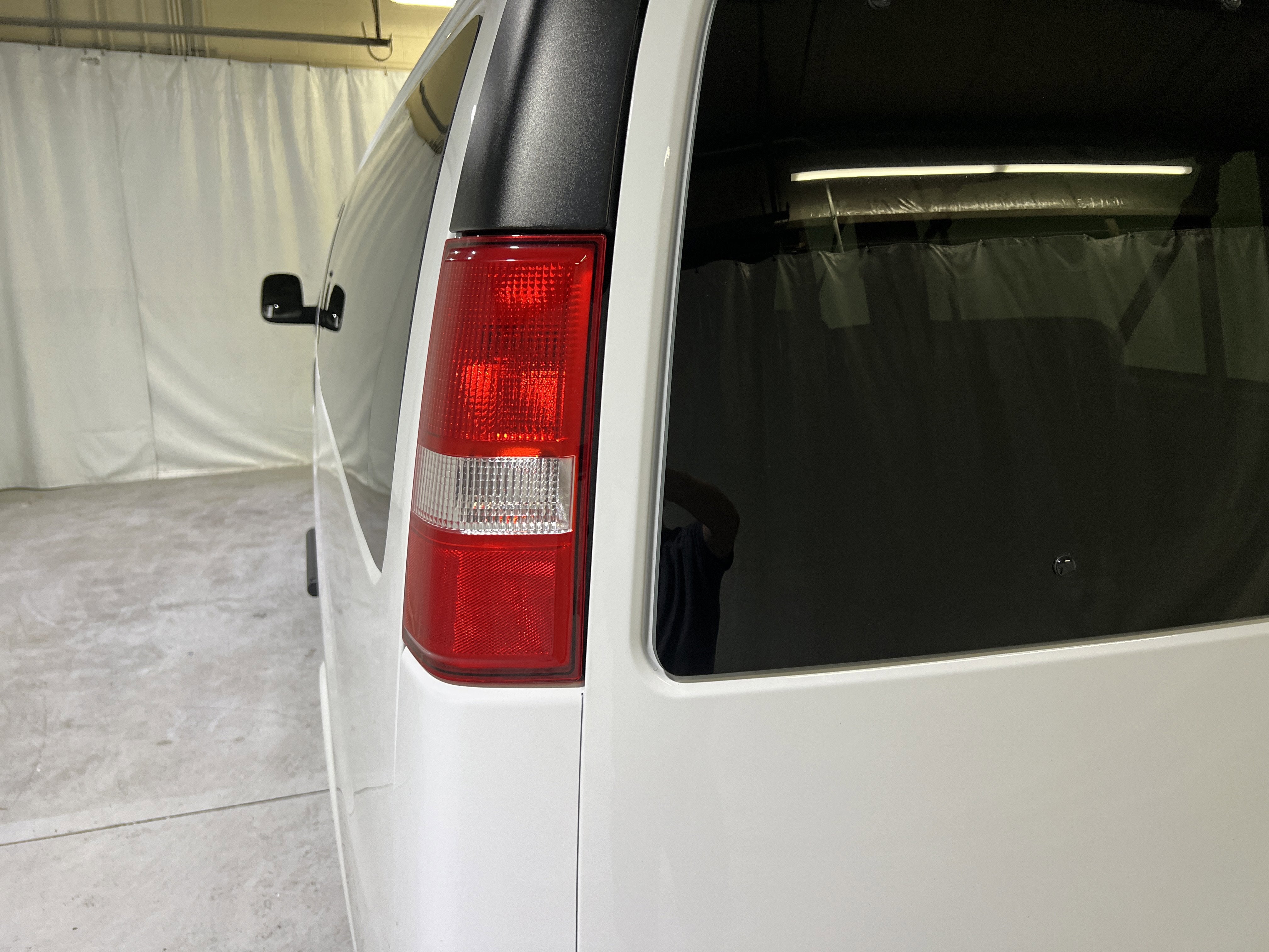 2024 Chevrolet Express Passenger 3500 1LS