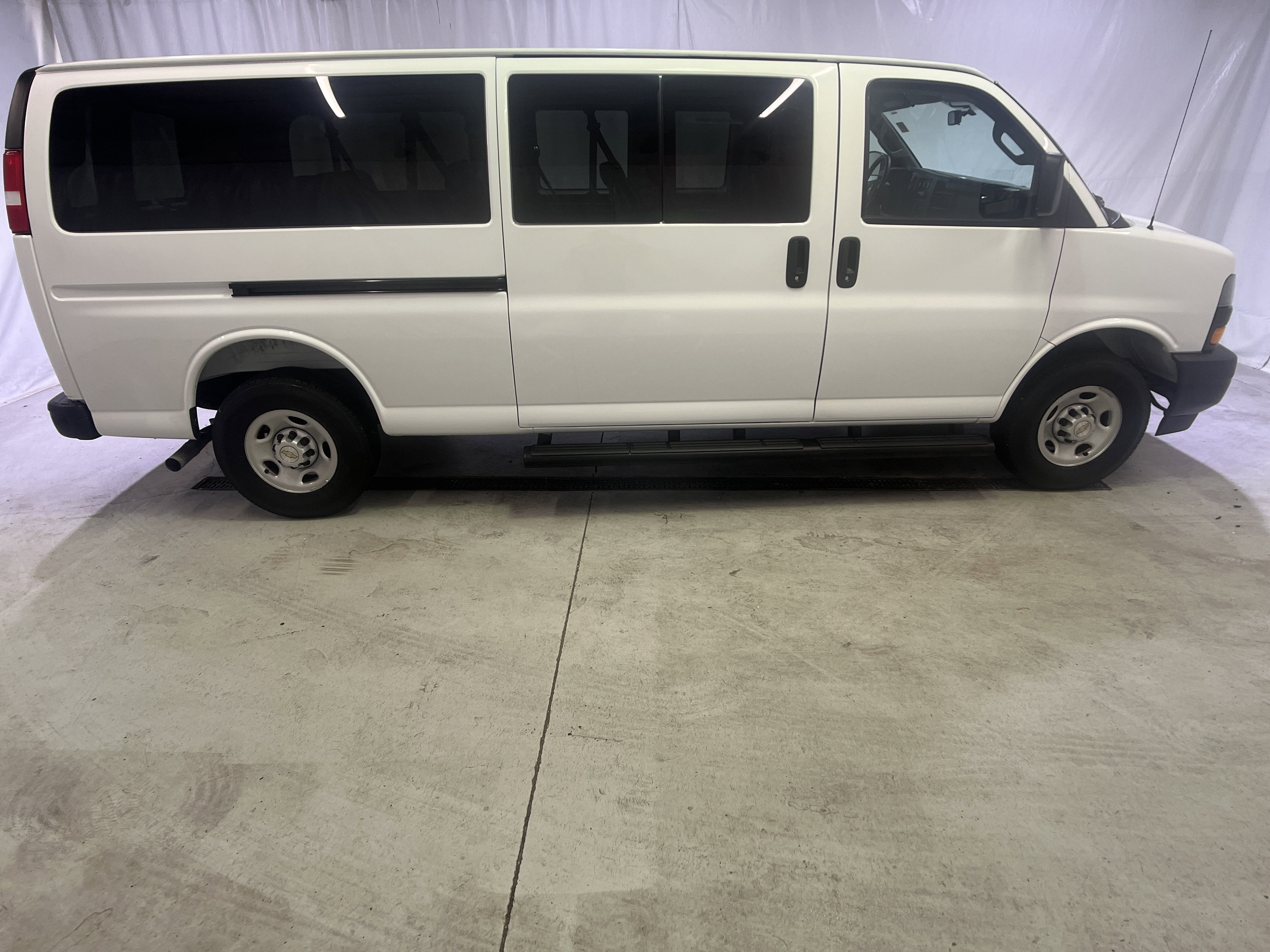2024 Chevrolet Express Passenger 3500 1LS