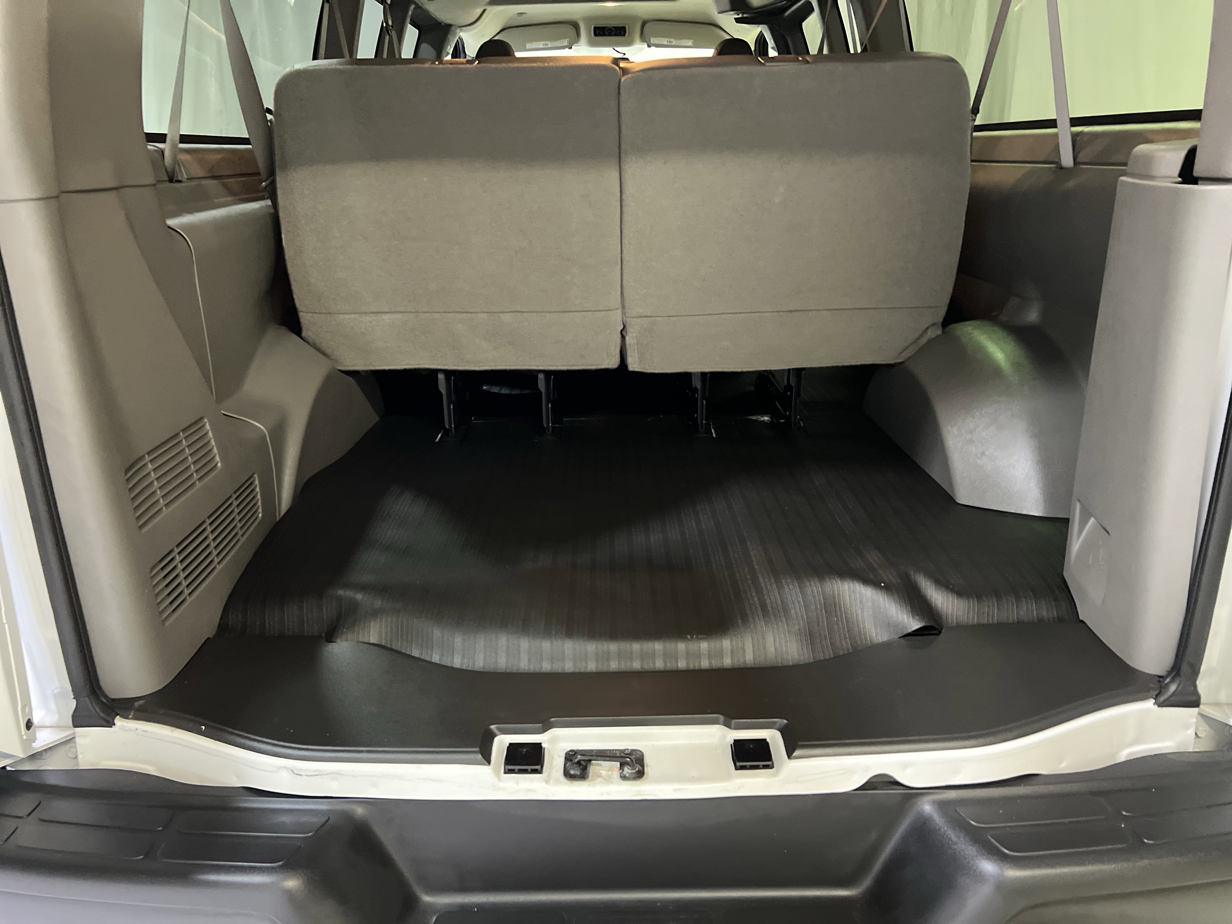 2024 Chevrolet Express Passenger 3500 1LS