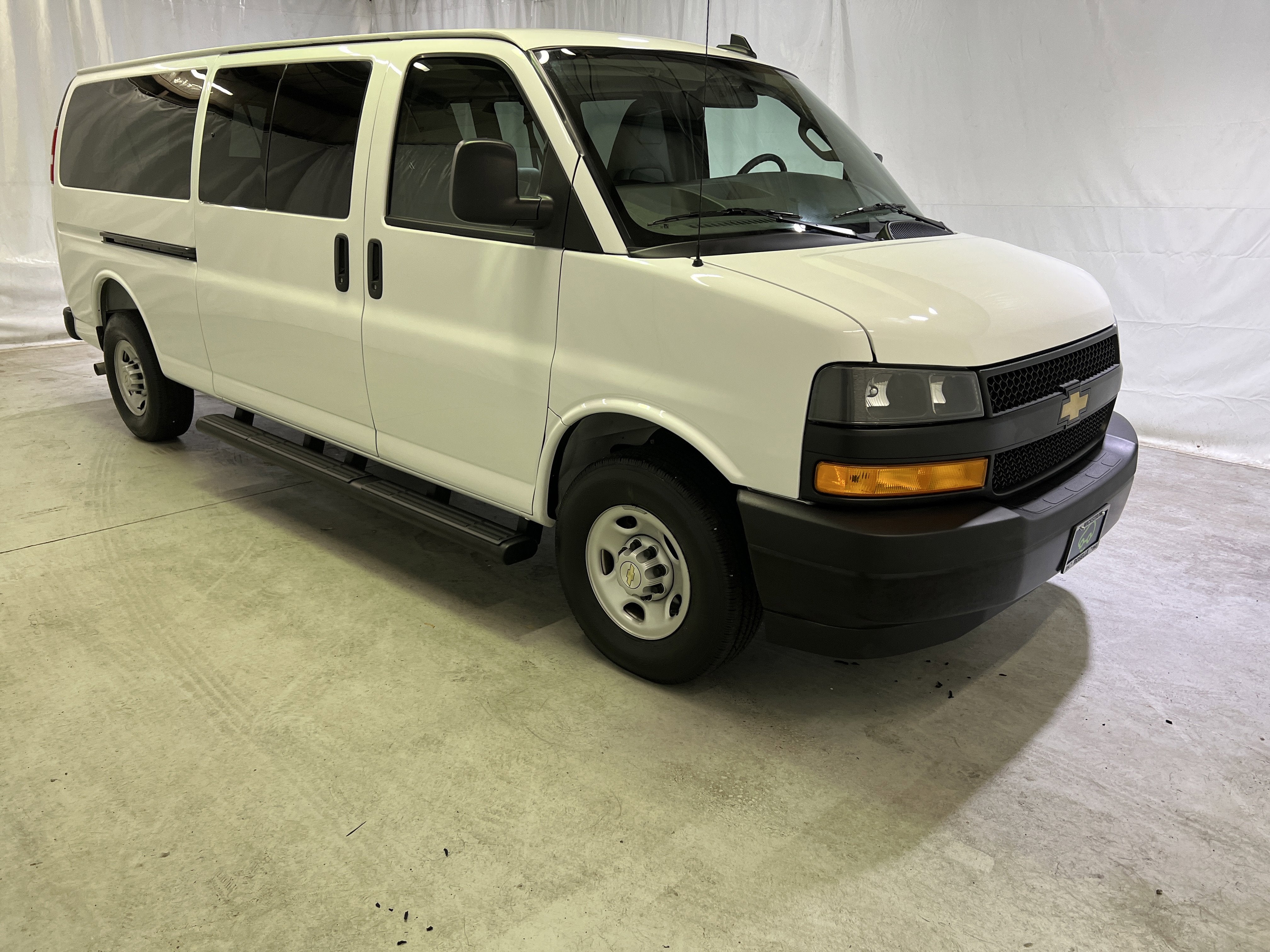 2024 Chevrolet Express Passenger 3500 1LS