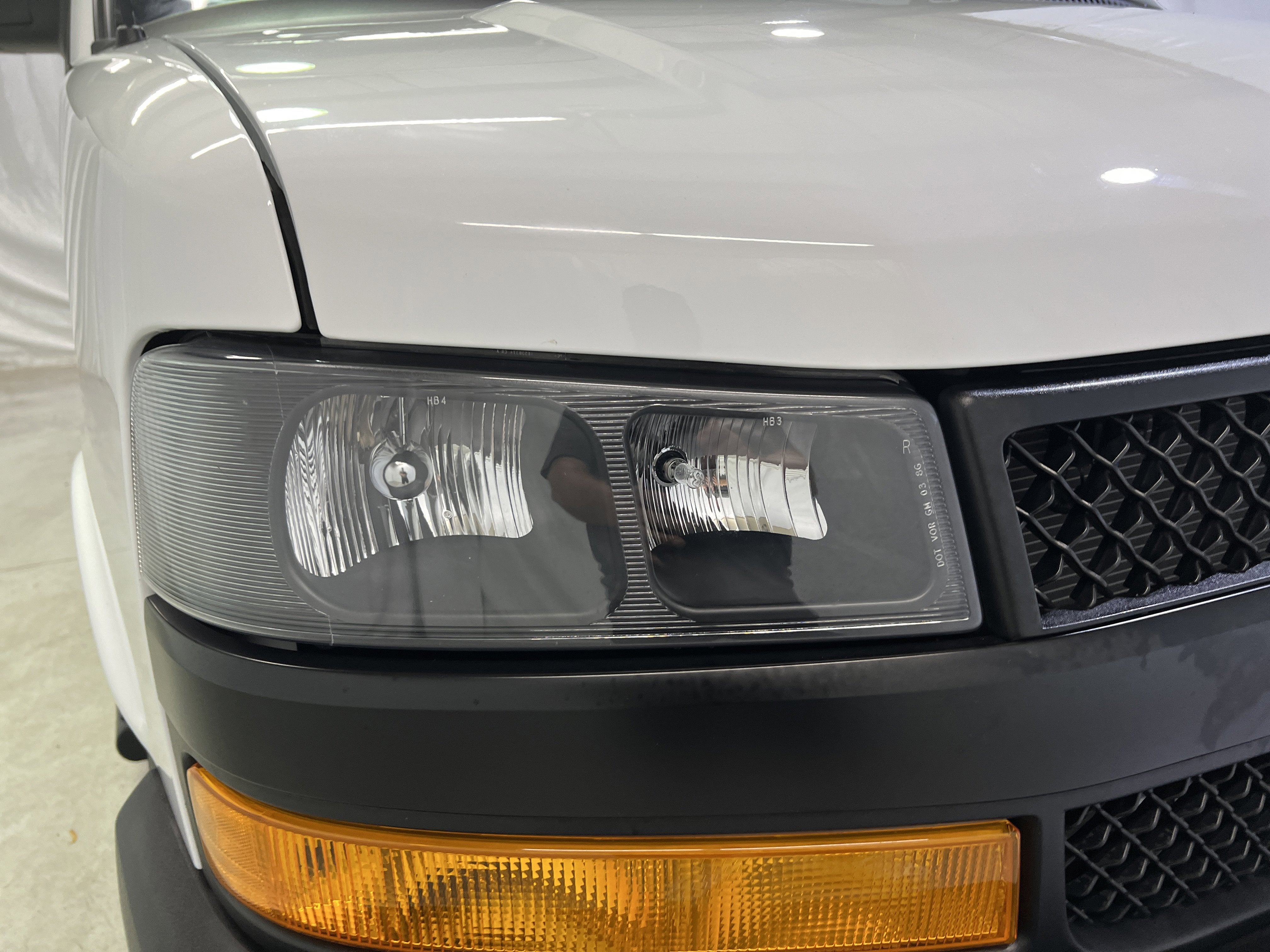 2024 Chevrolet Express Passenger 3500 1LS