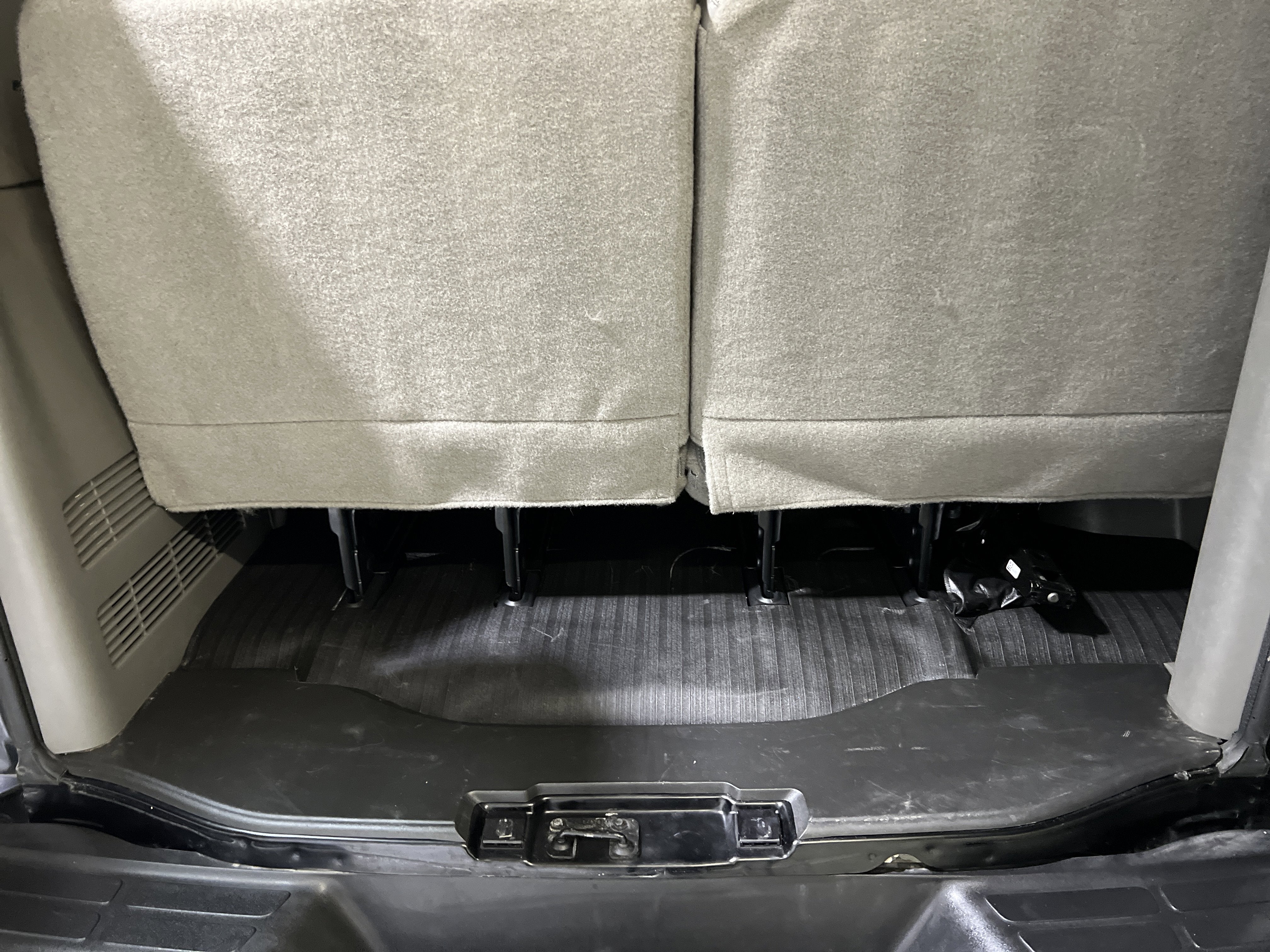 2025 Chevrolet Express Passenger 3500 1LS