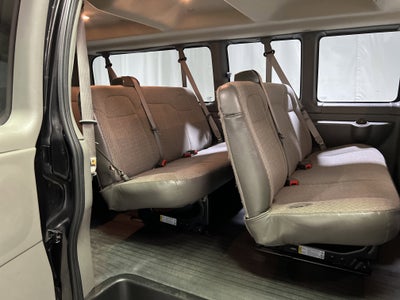 2025 Chevrolet Express Passenger 3500 1LS