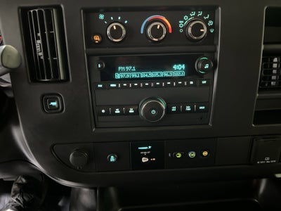 2025 Chevrolet Express Passenger 3500 1LS