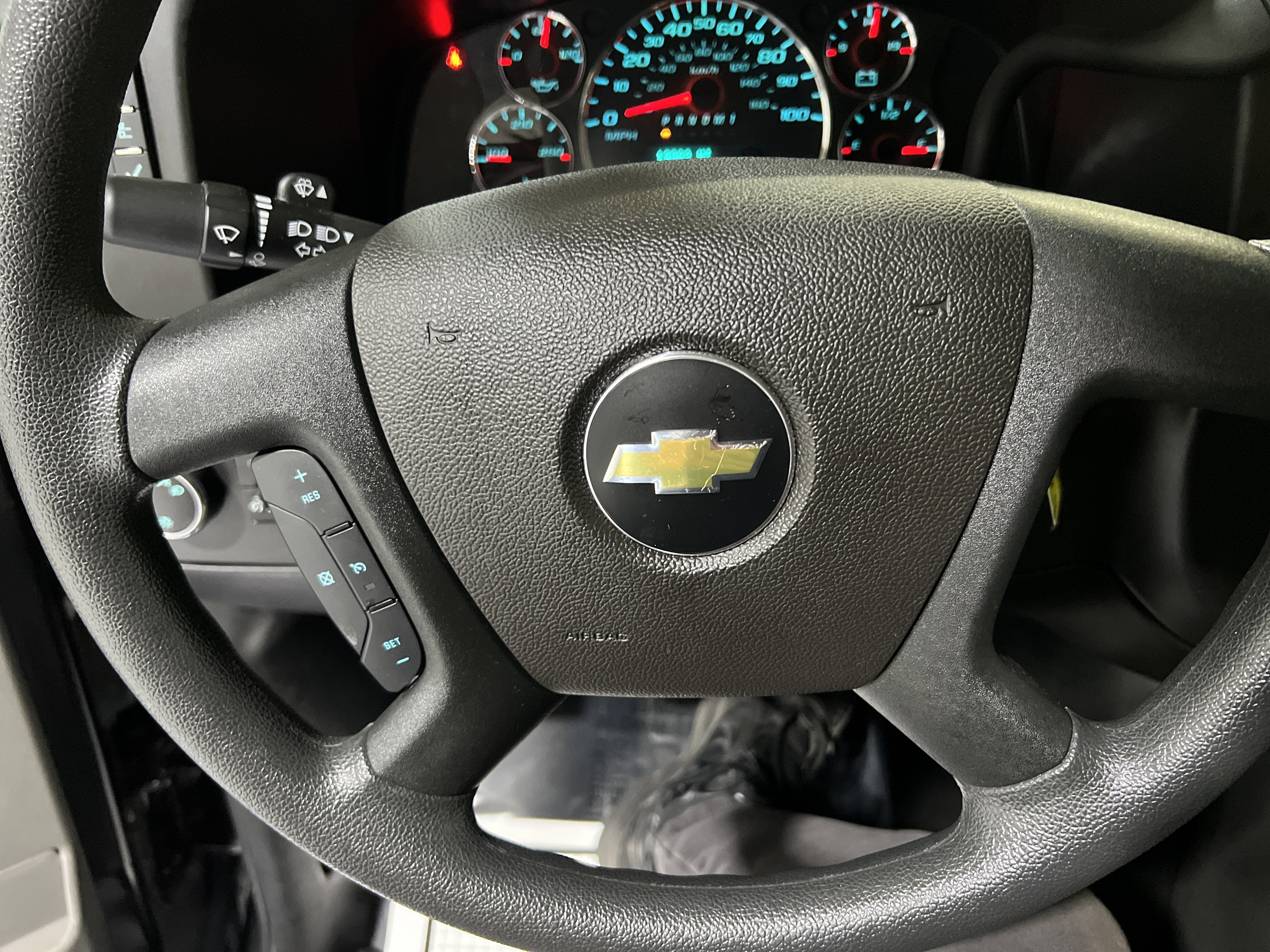 2025 Chevrolet Express Passenger 3500 1LS