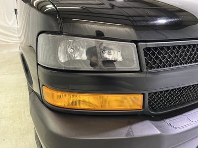 2025 Chevrolet Express Passenger 3500 1LS