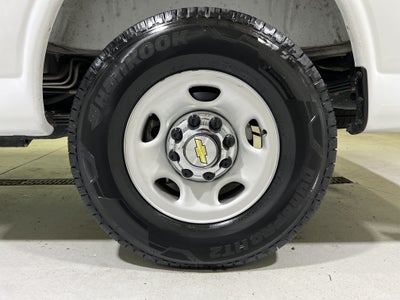 2025 Chevrolet Express Passenger 1LT