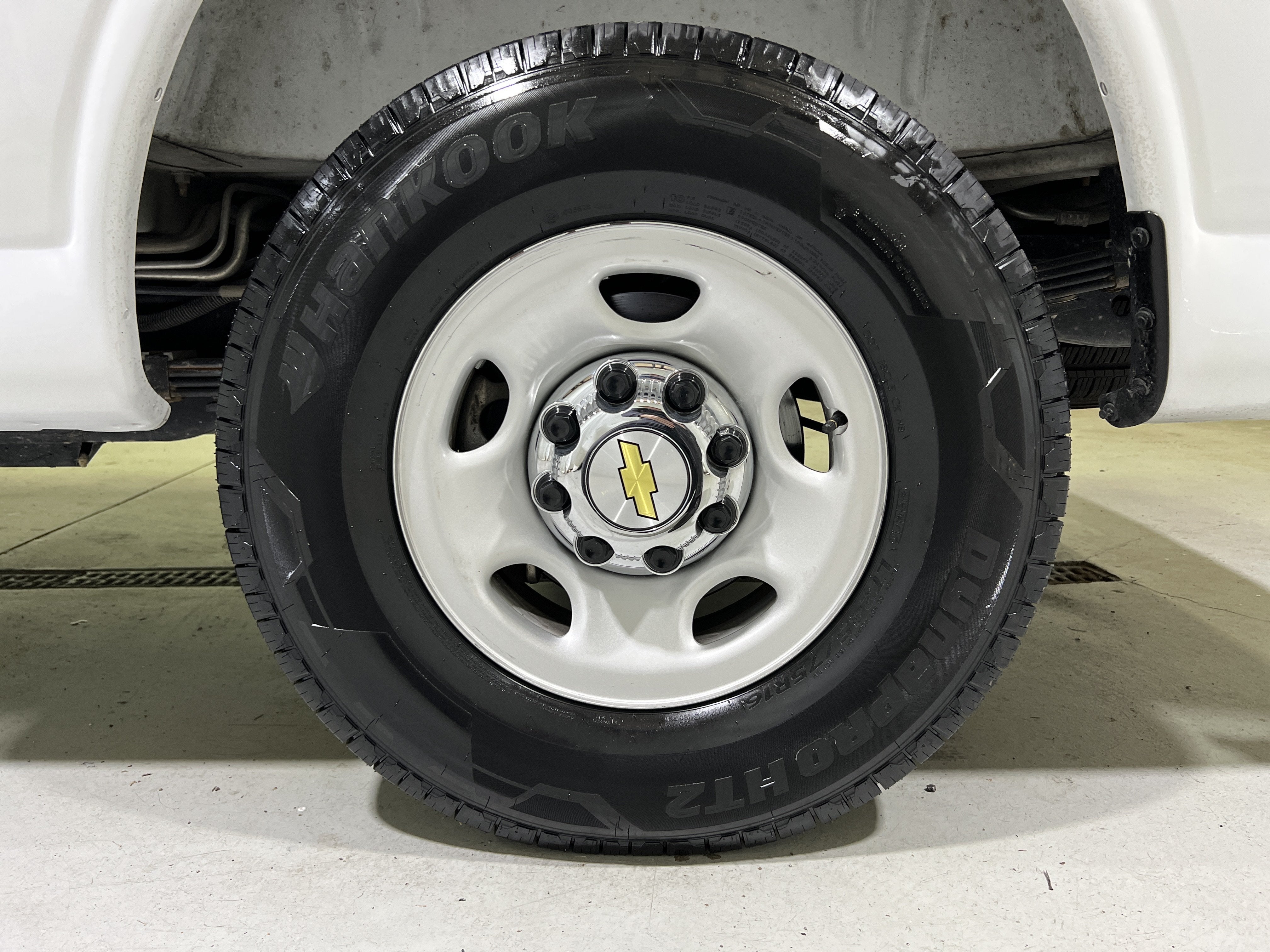 2025 Chevrolet Express Passenger 1LT
