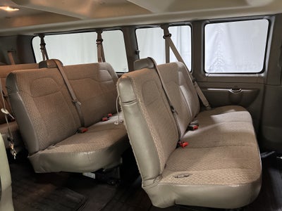 2025 Chevrolet Express Passenger 1LT