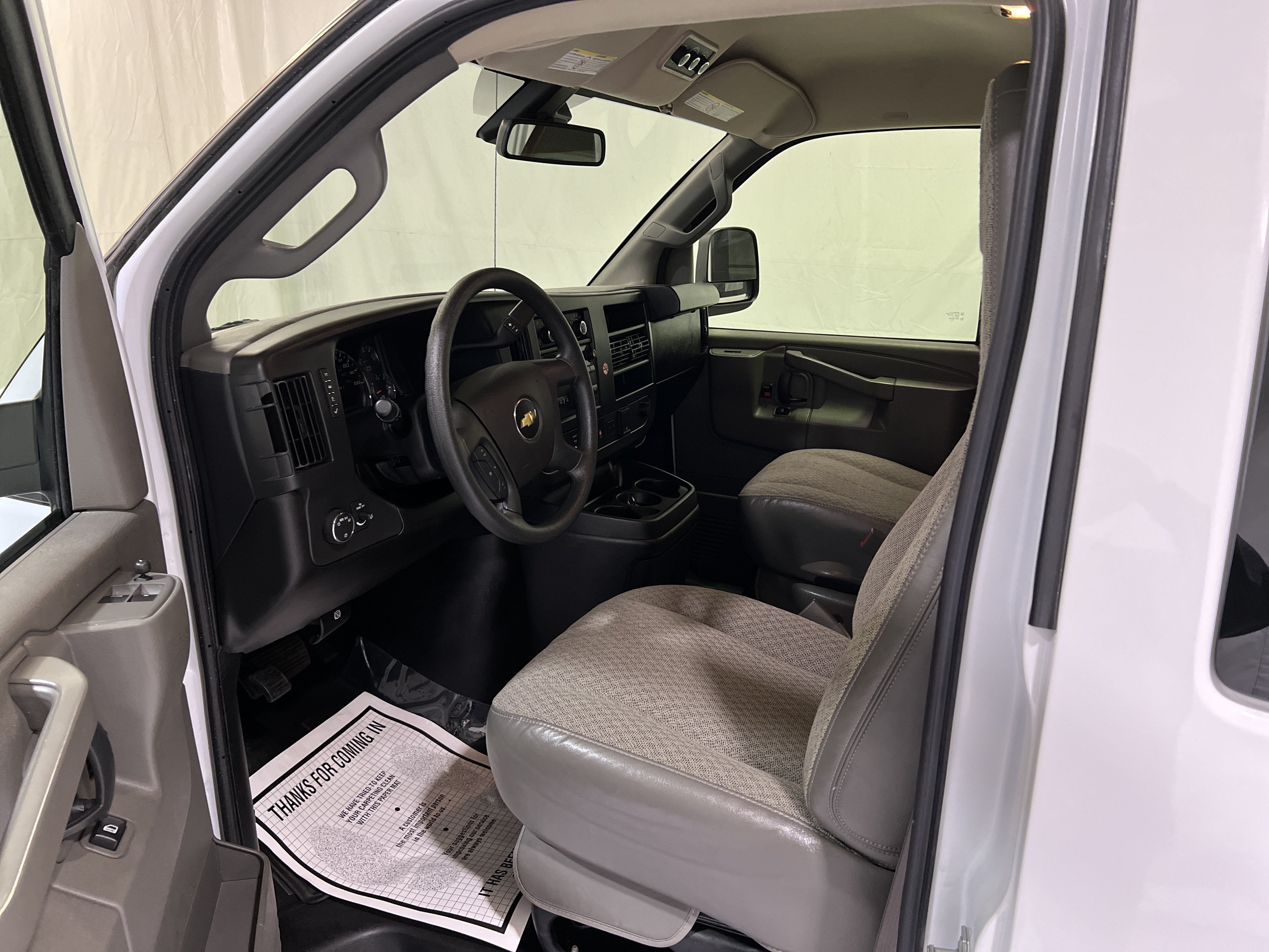 2025 Chevrolet Express Passenger 1LT