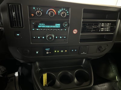 2025 Chevrolet Express Passenger 1LT