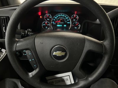 2025 Chevrolet Express Passenger 1LT