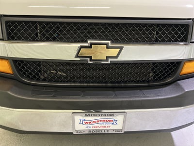 2025 Chevrolet Express Passenger 1LT