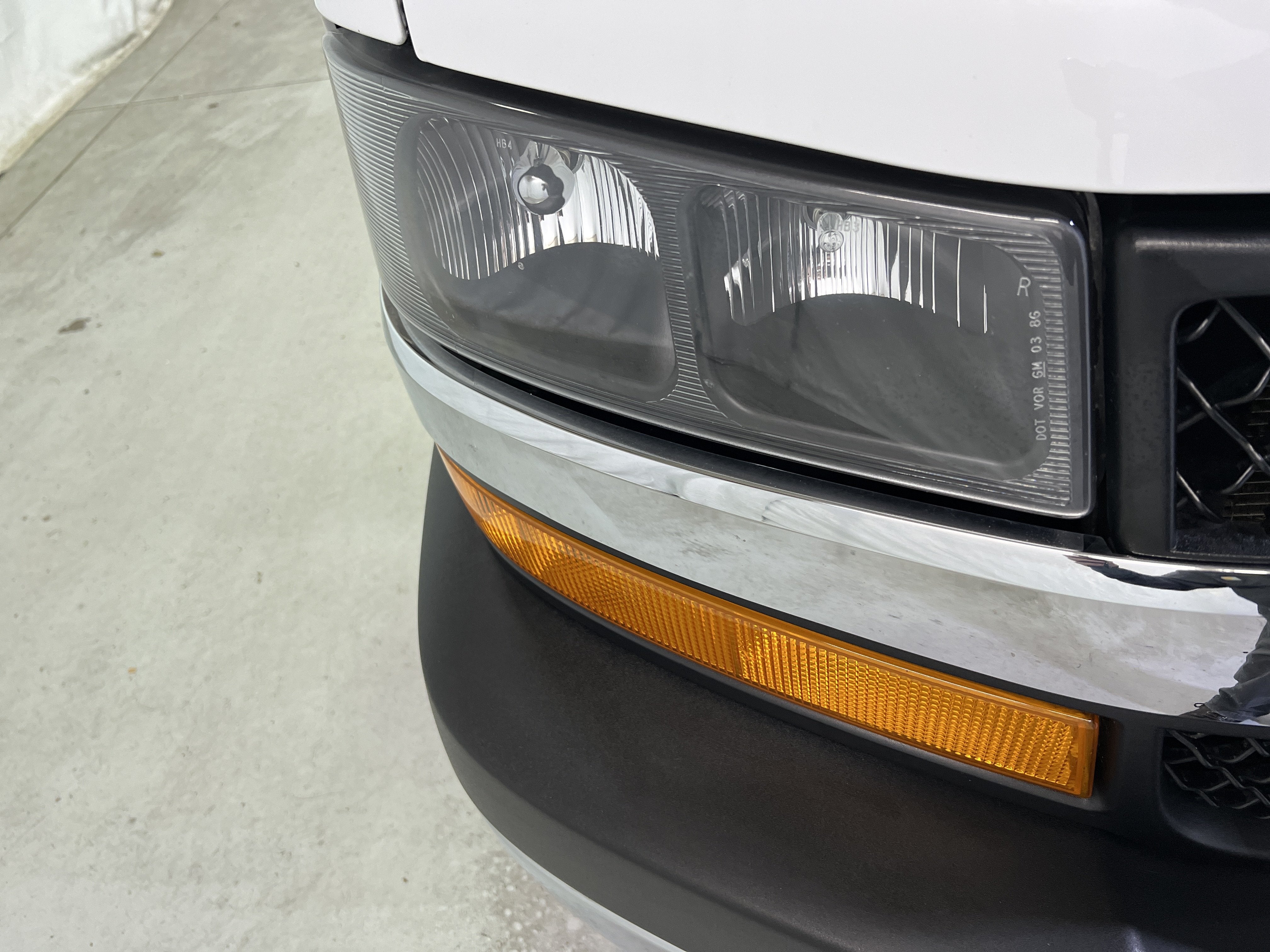 2025 Chevrolet Express Passenger 1LT