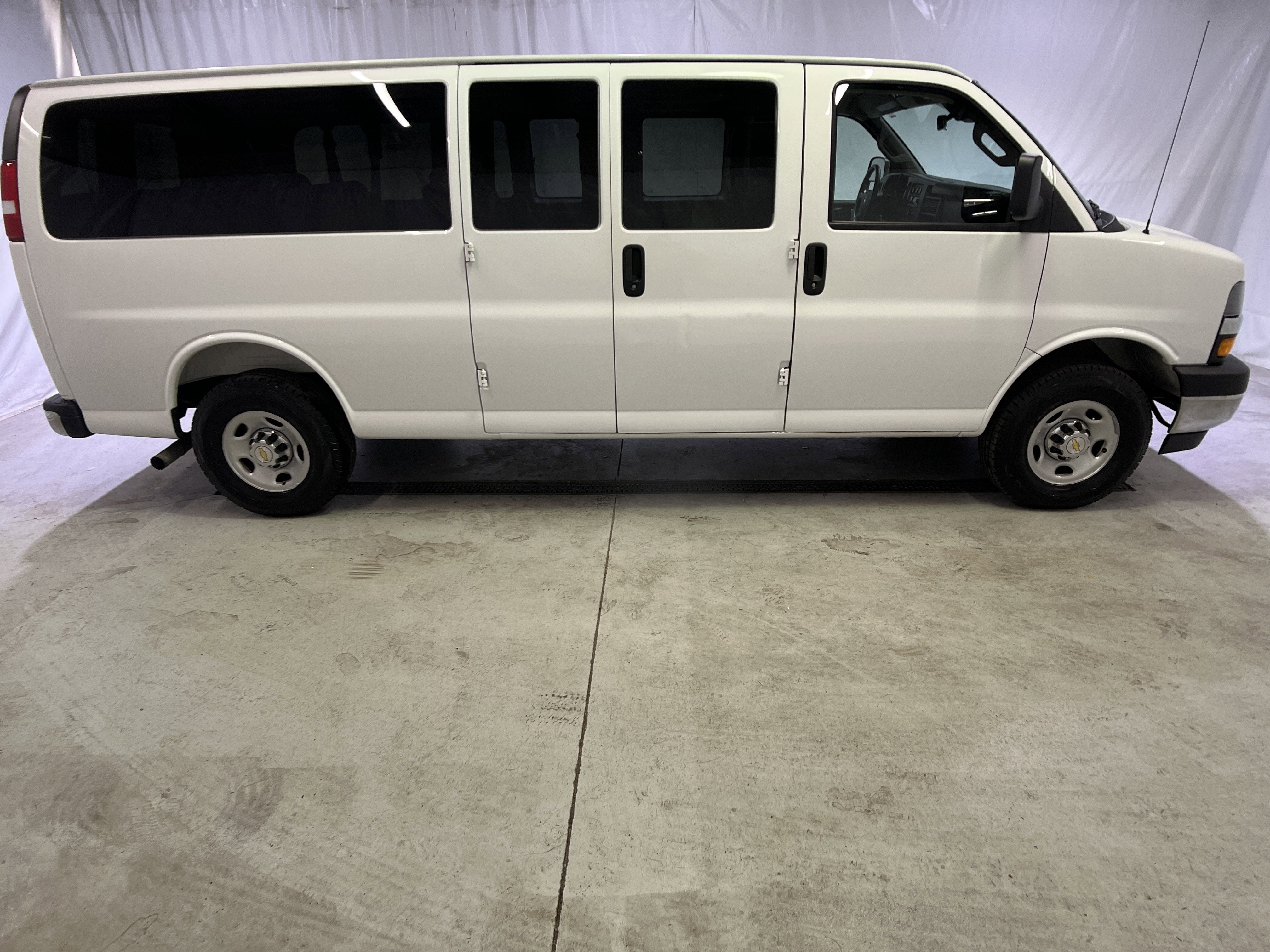 2025 Chevrolet Express Passenger 1LT