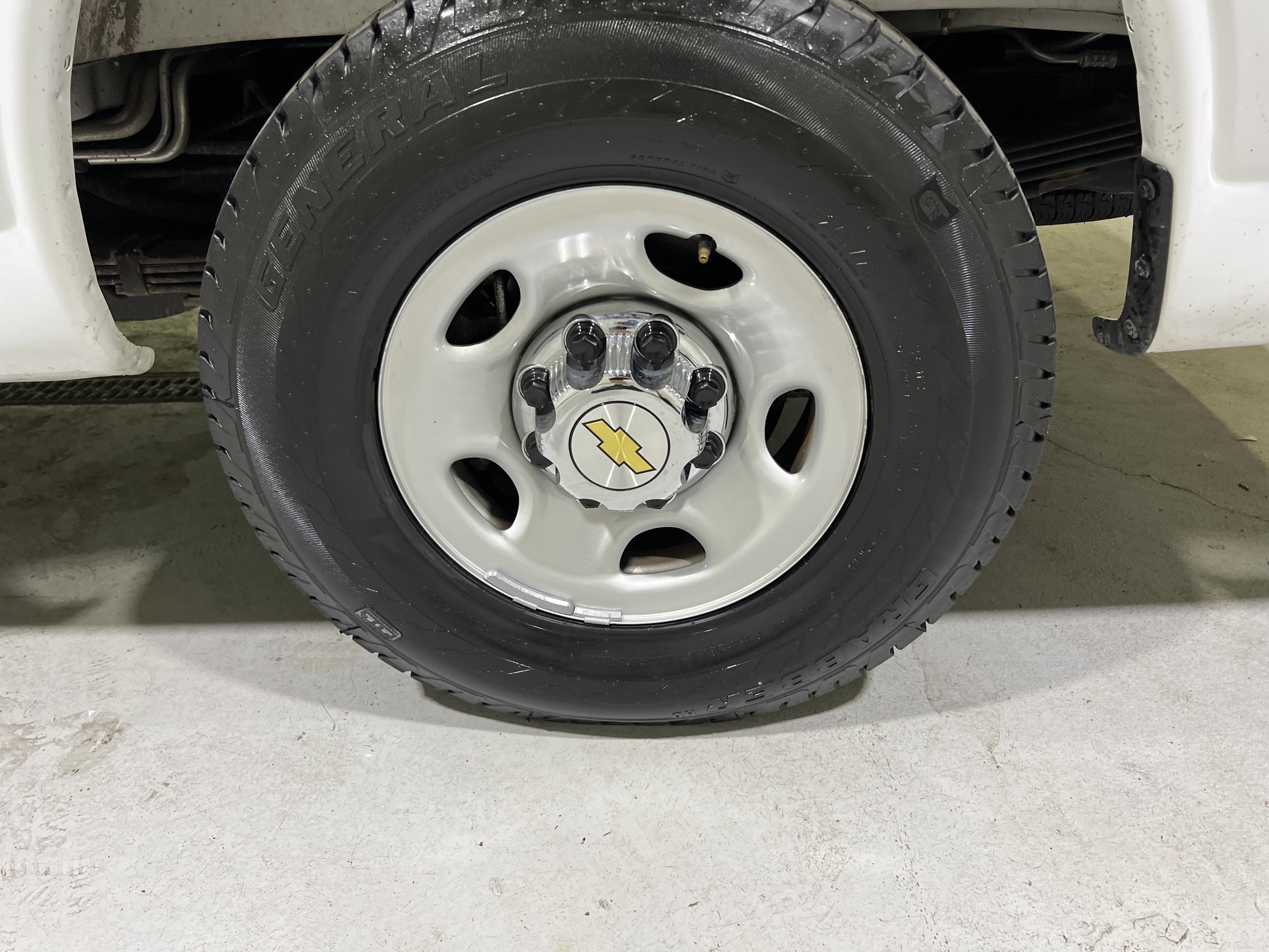 2025 Chevrolet Express Passenger 1LT