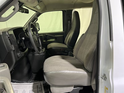 2025 Chevrolet Express Passenger 1LT