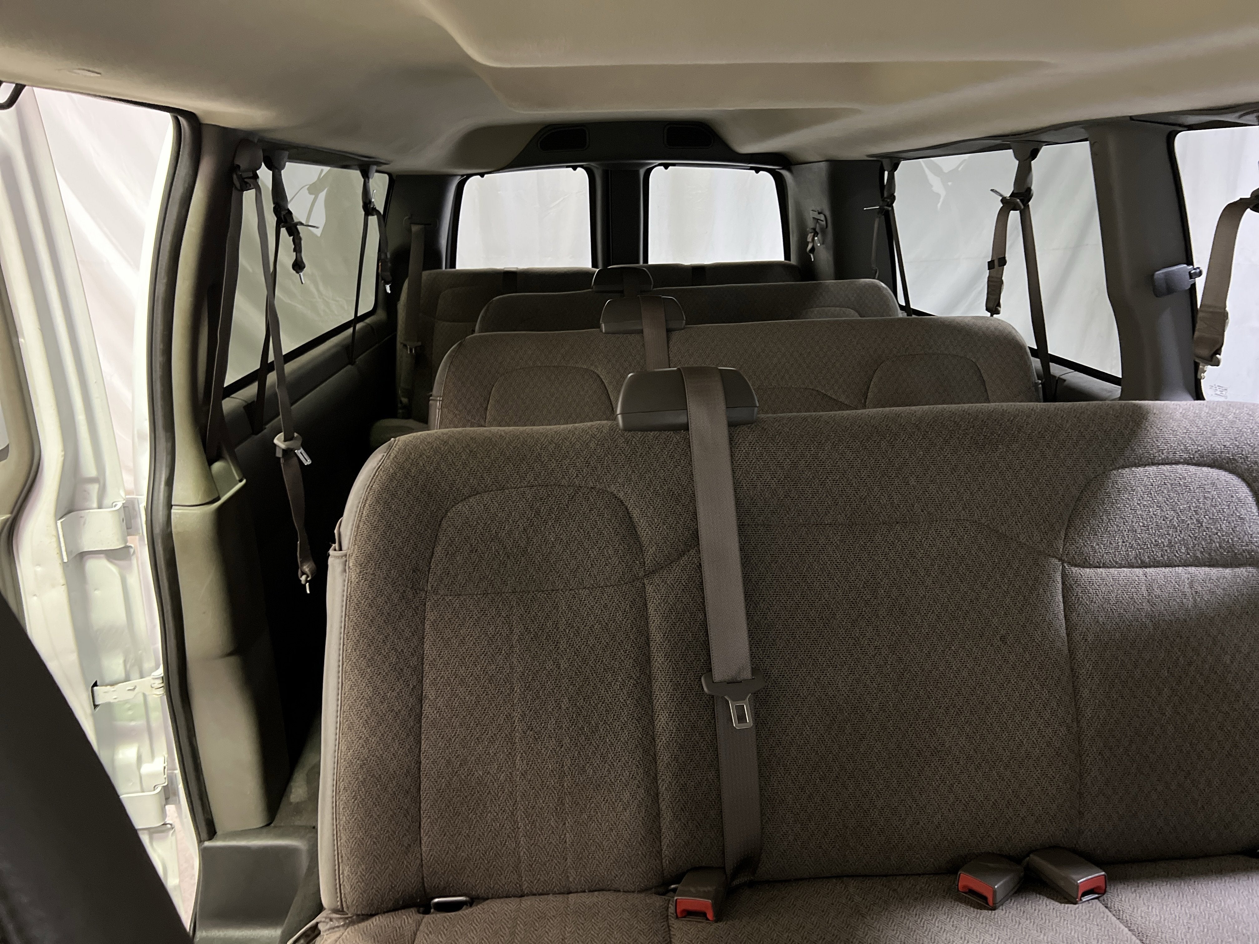2025 Chevrolet Express Passenger 1LT