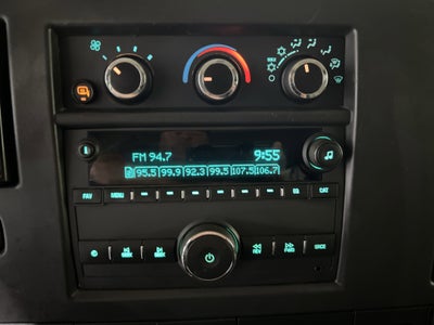 2025 Chevrolet Express Passenger 1LT