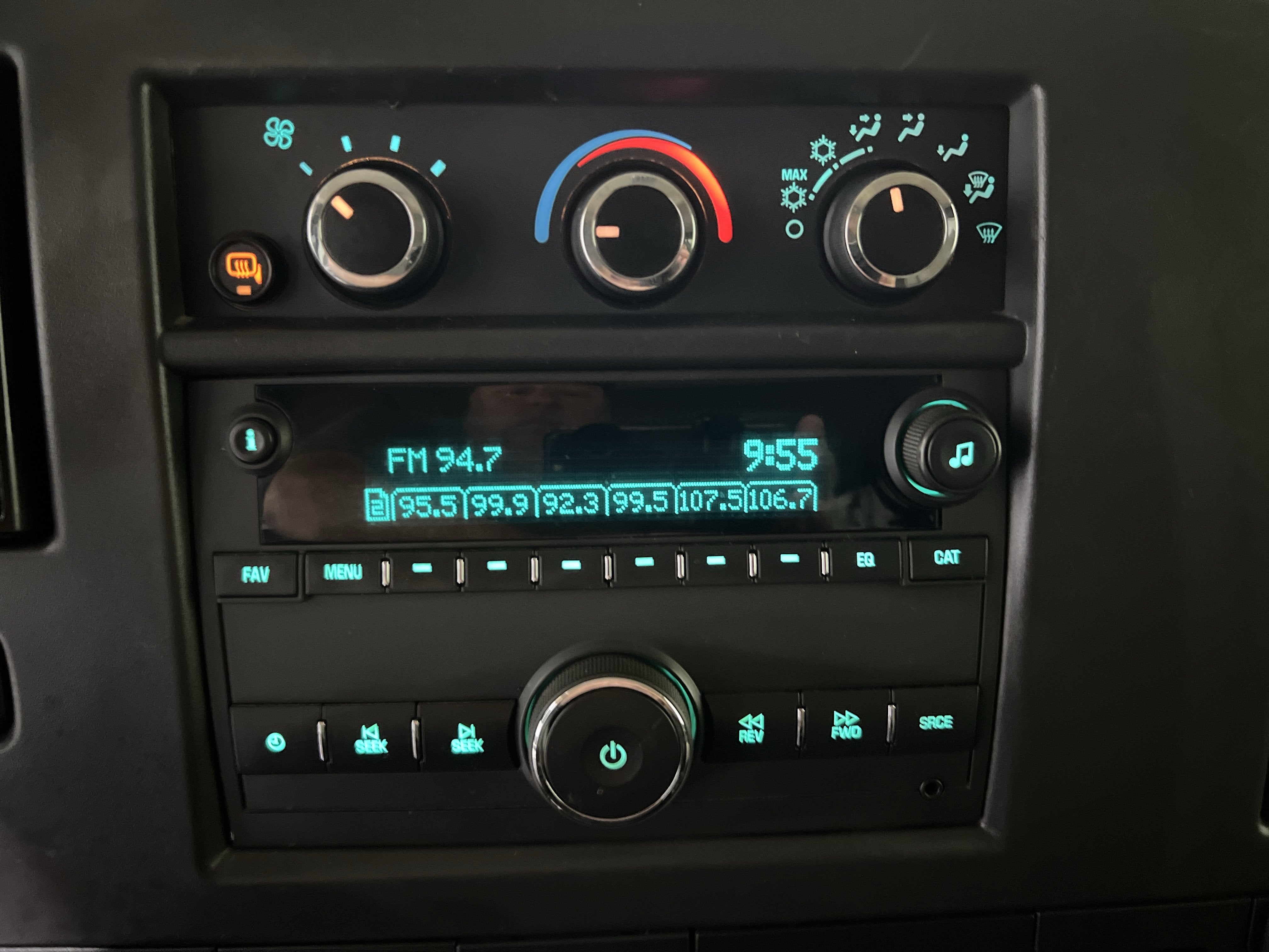 2025 Chevrolet Express Passenger 1LT