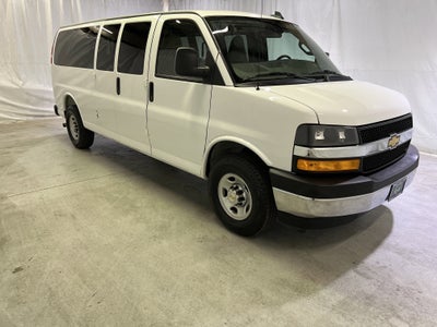 2025 Chevrolet Express Passenger 1LT