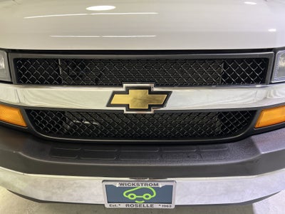 2025 Chevrolet Express Passenger 1LT