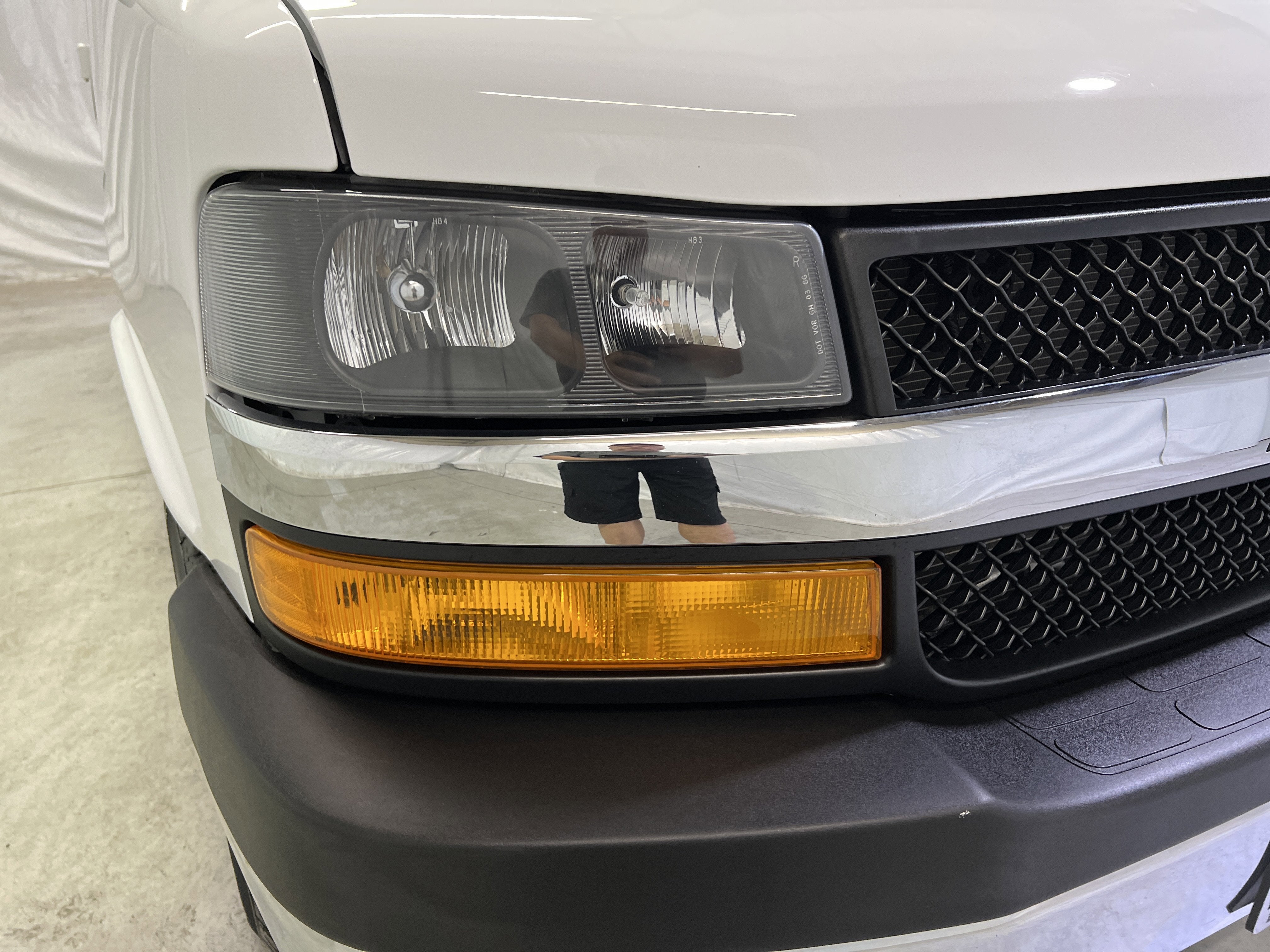 2025 Chevrolet Express Passenger 1LT