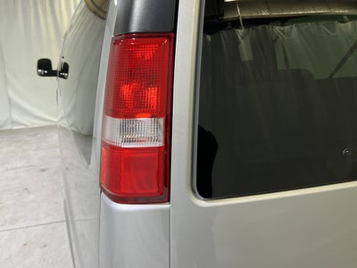 2025 Chevrolet Express Passenger 1LT