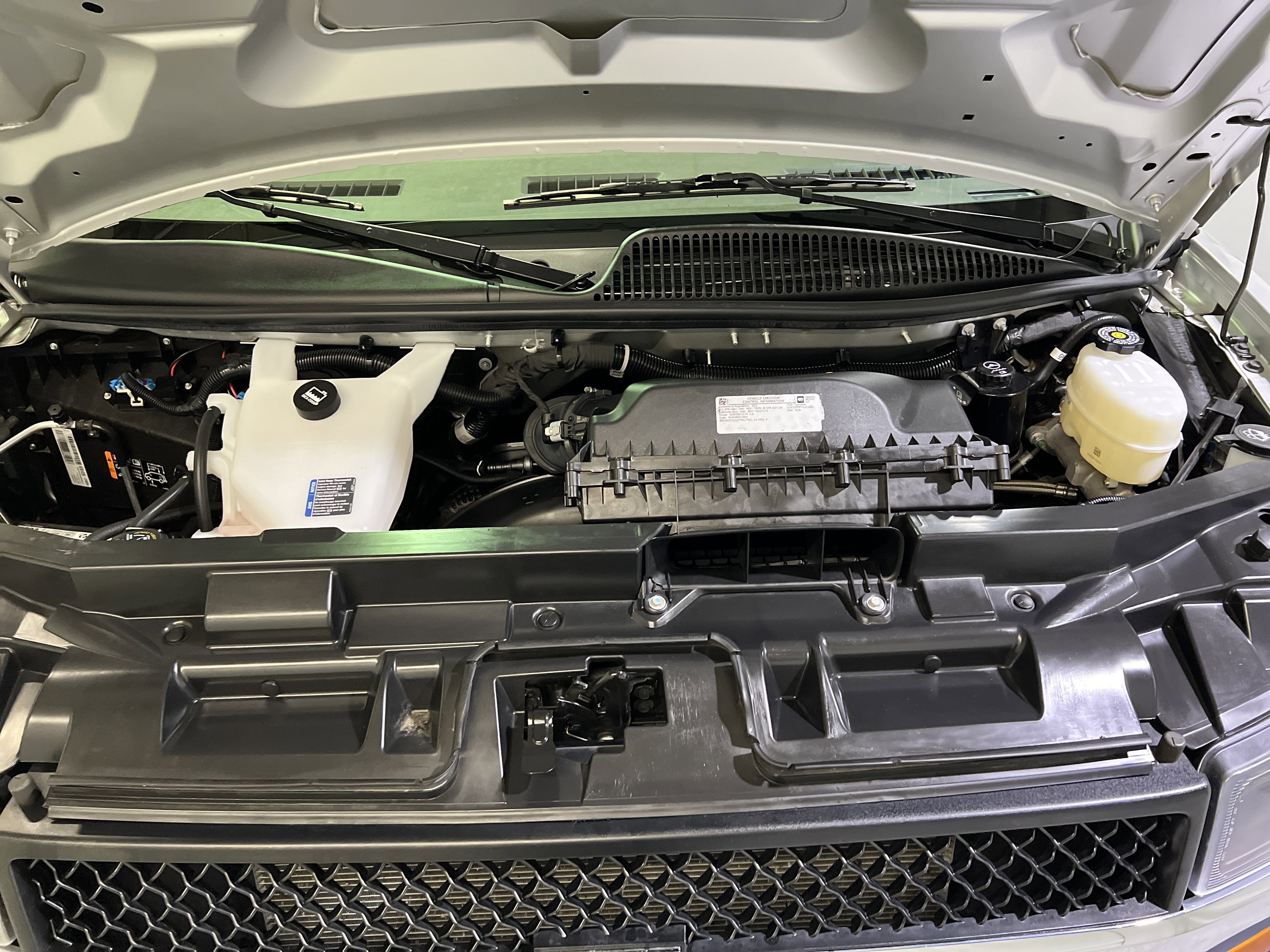 2025 Chevrolet Express Passenger 1LT