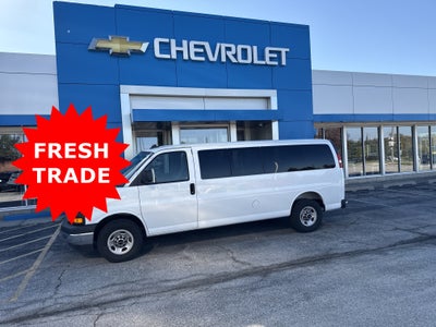 2025 GMC Savana Passenger LT