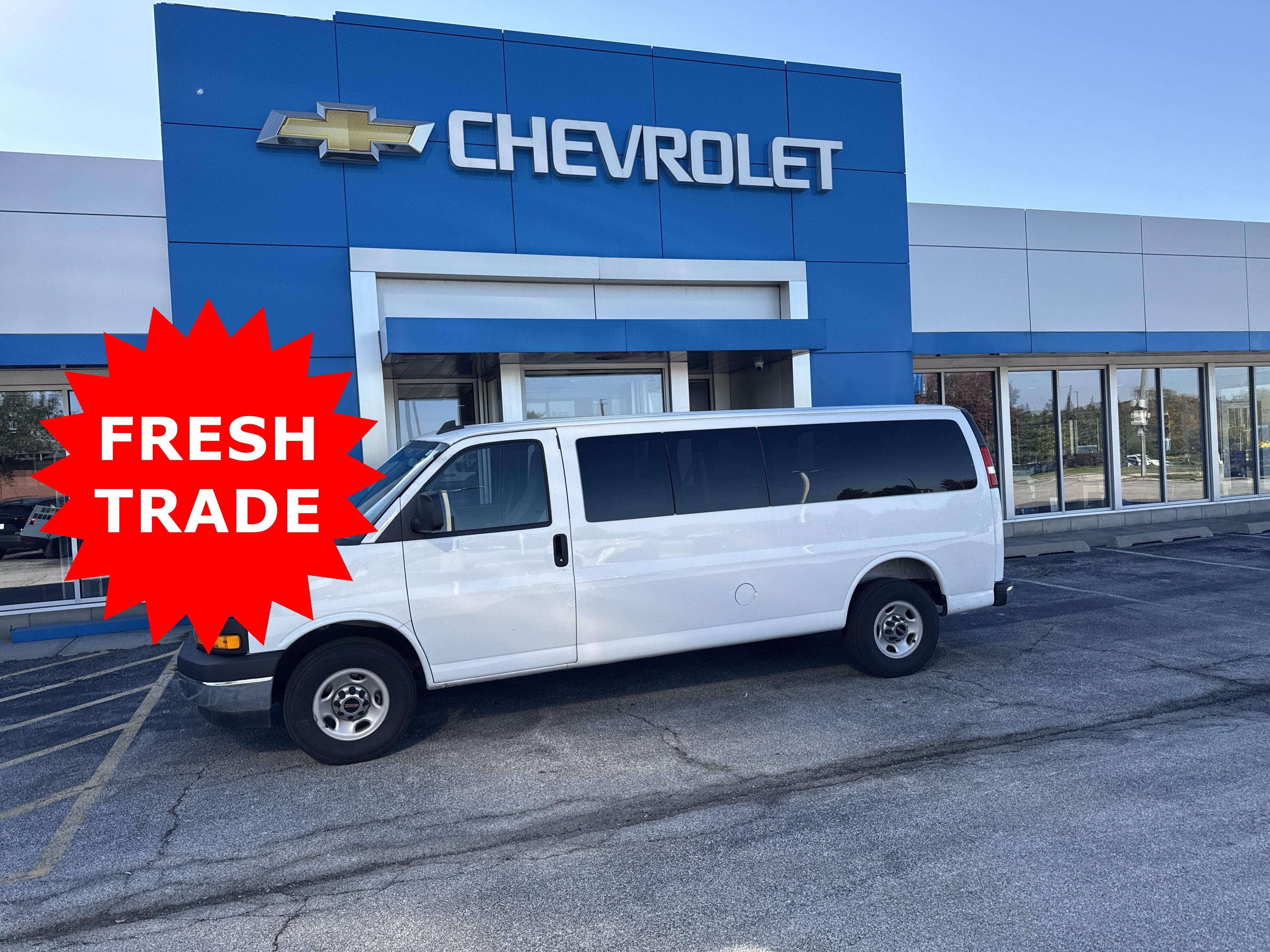 2025 GMC Savana Passenger LT