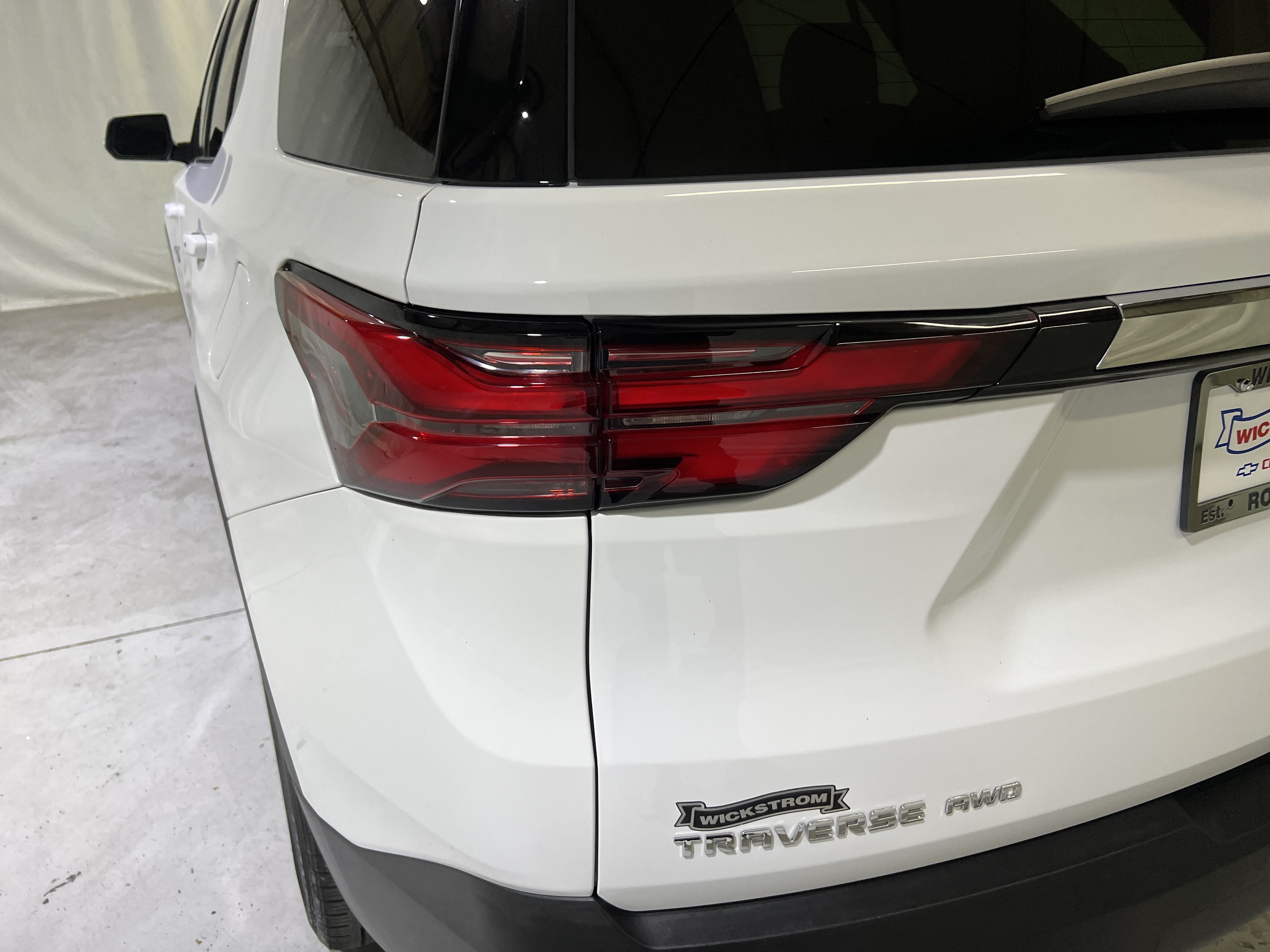 2023 Chevrolet Traverse LT Leather