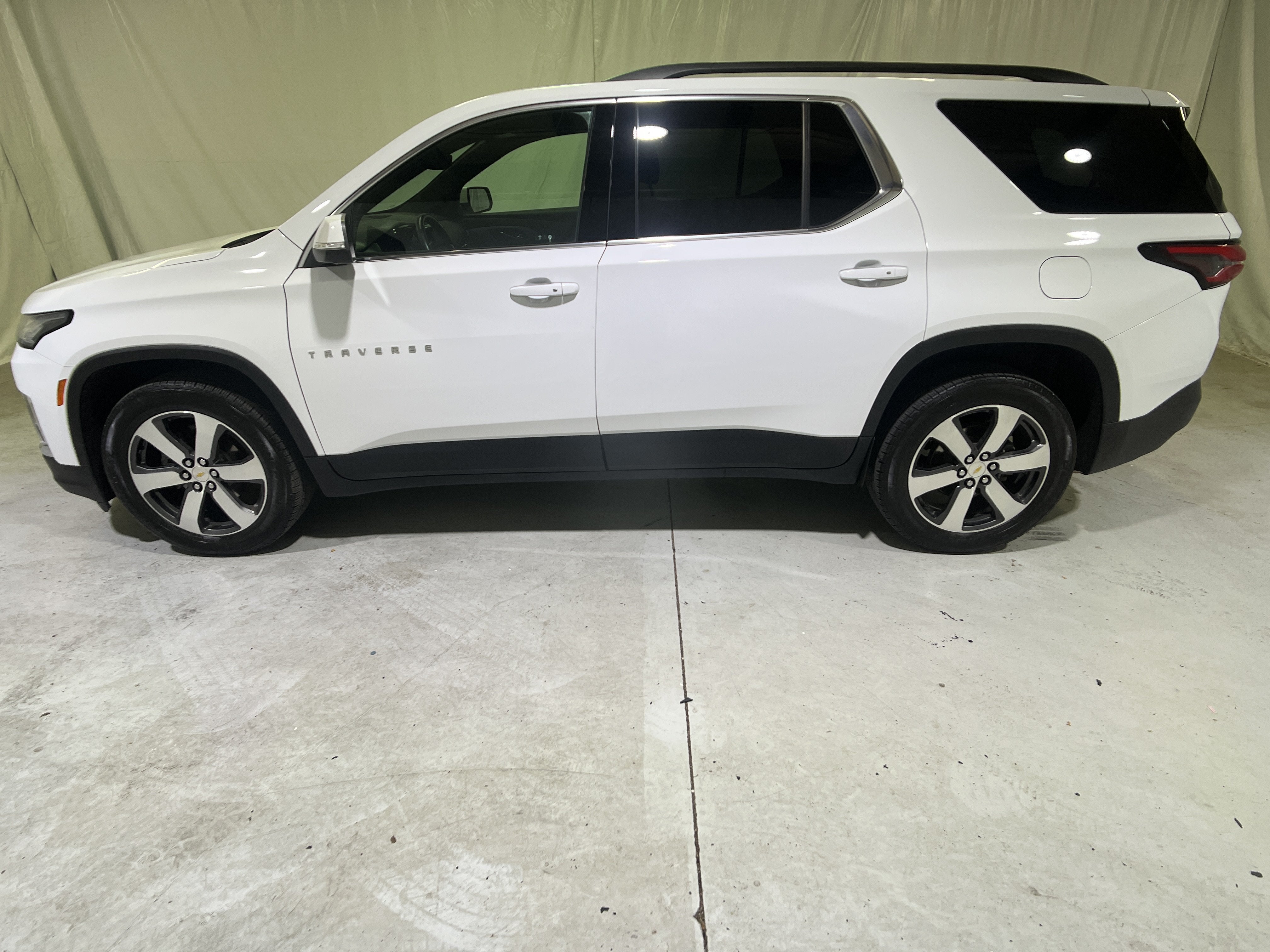 2023 Chevrolet Traverse LT Leather