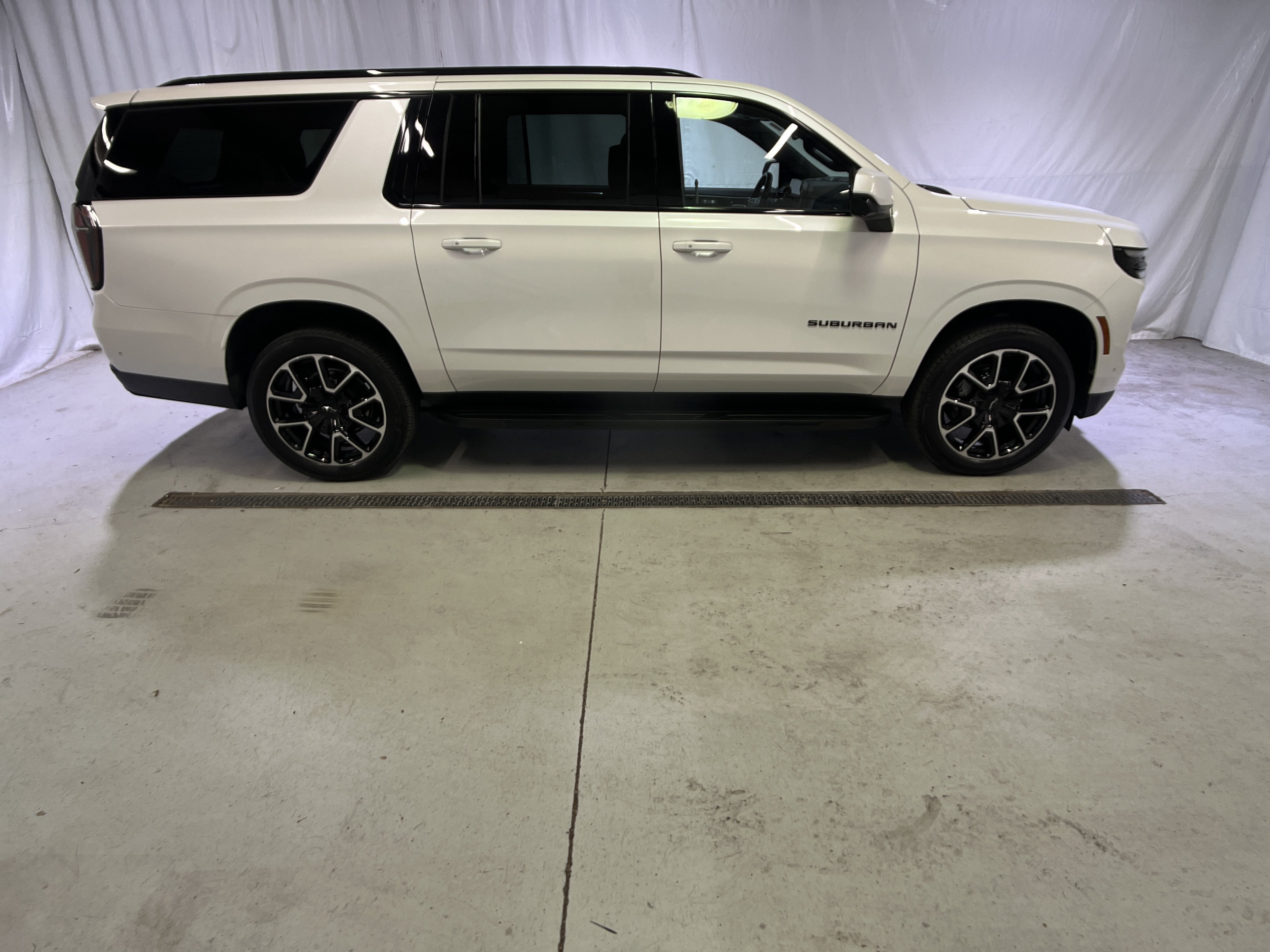 2025 Chevrolet Suburban RST
