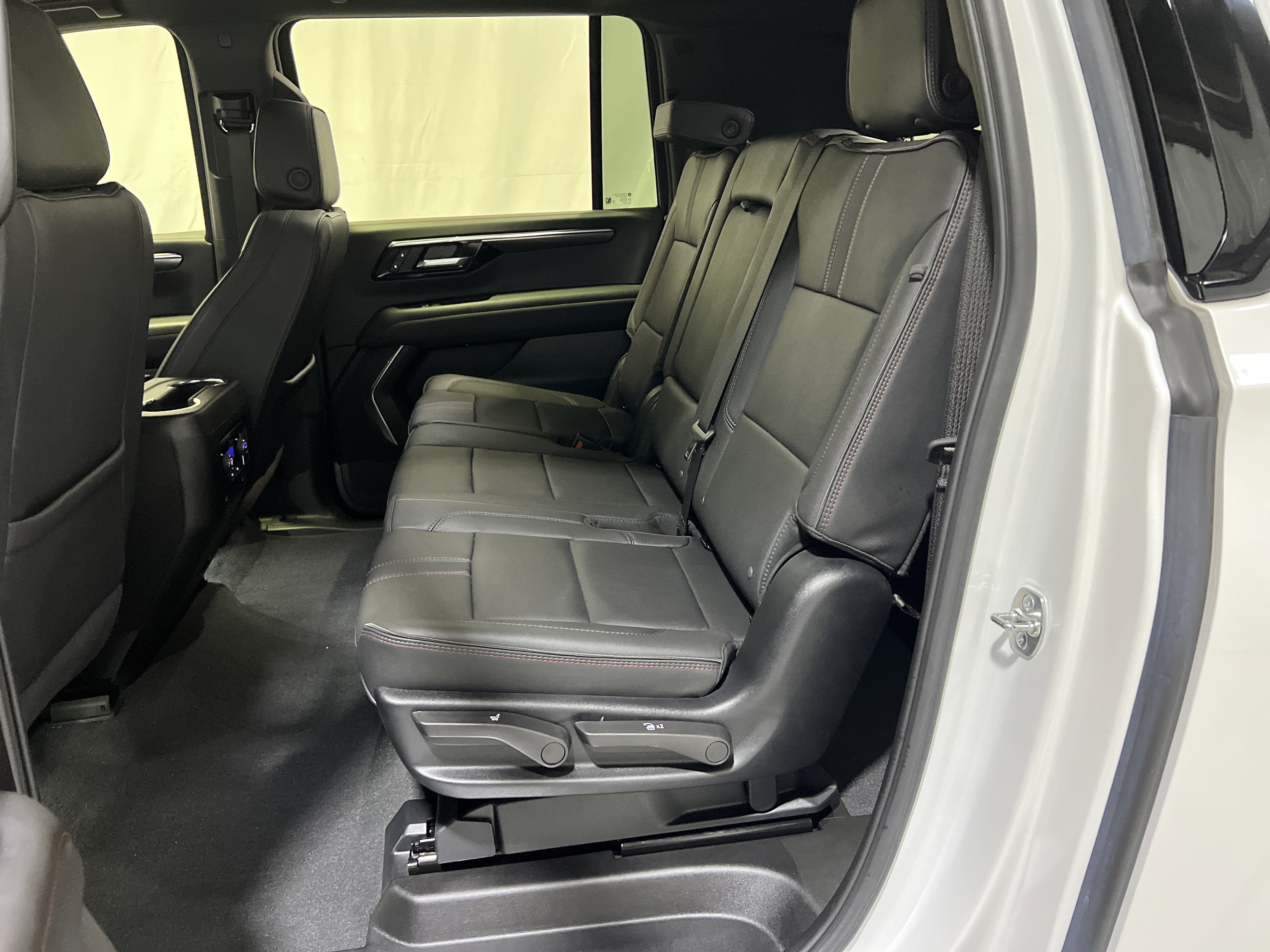2025 Chevrolet Suburban RST