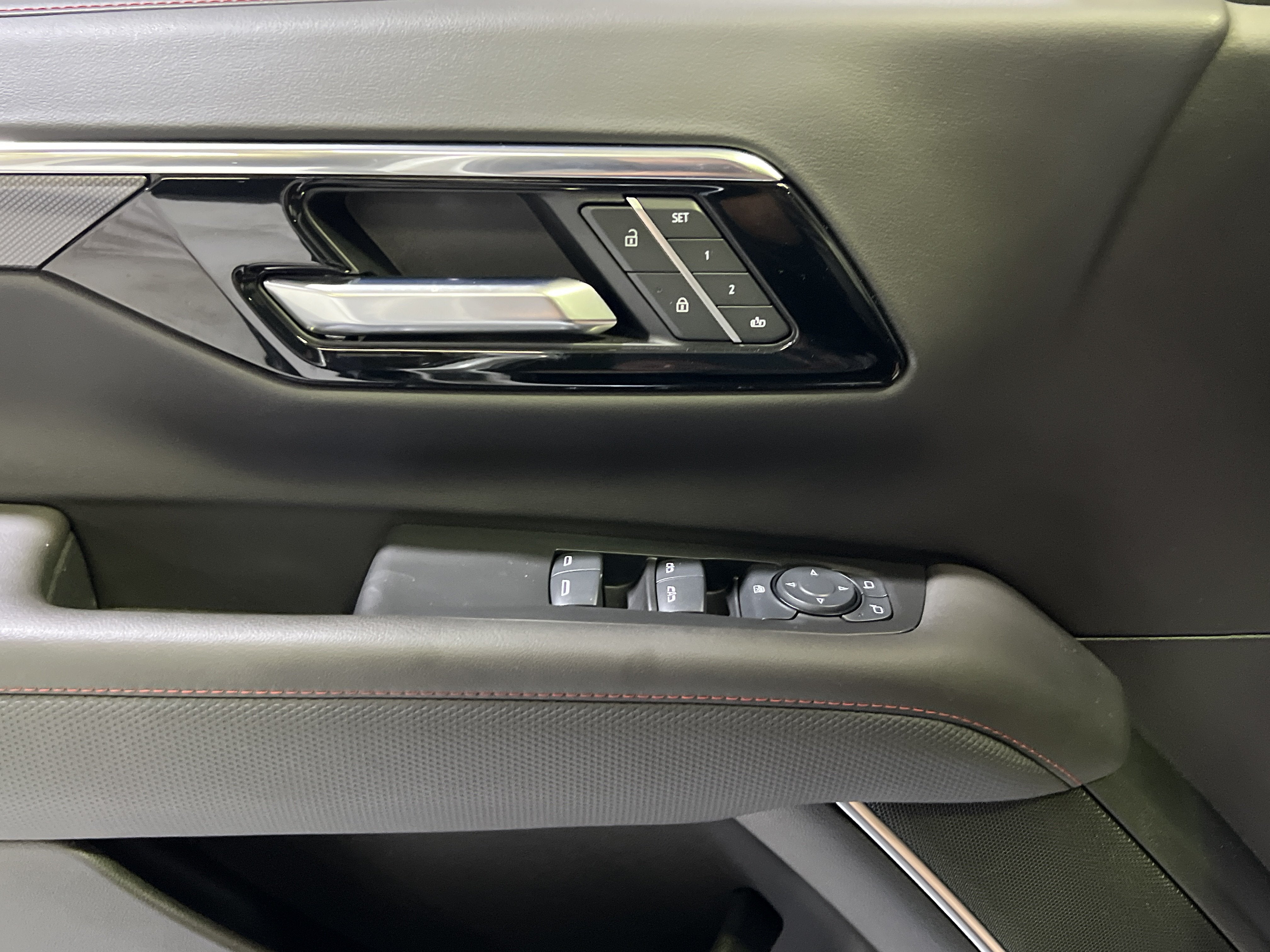 2025 Chevrolet Suburban RST