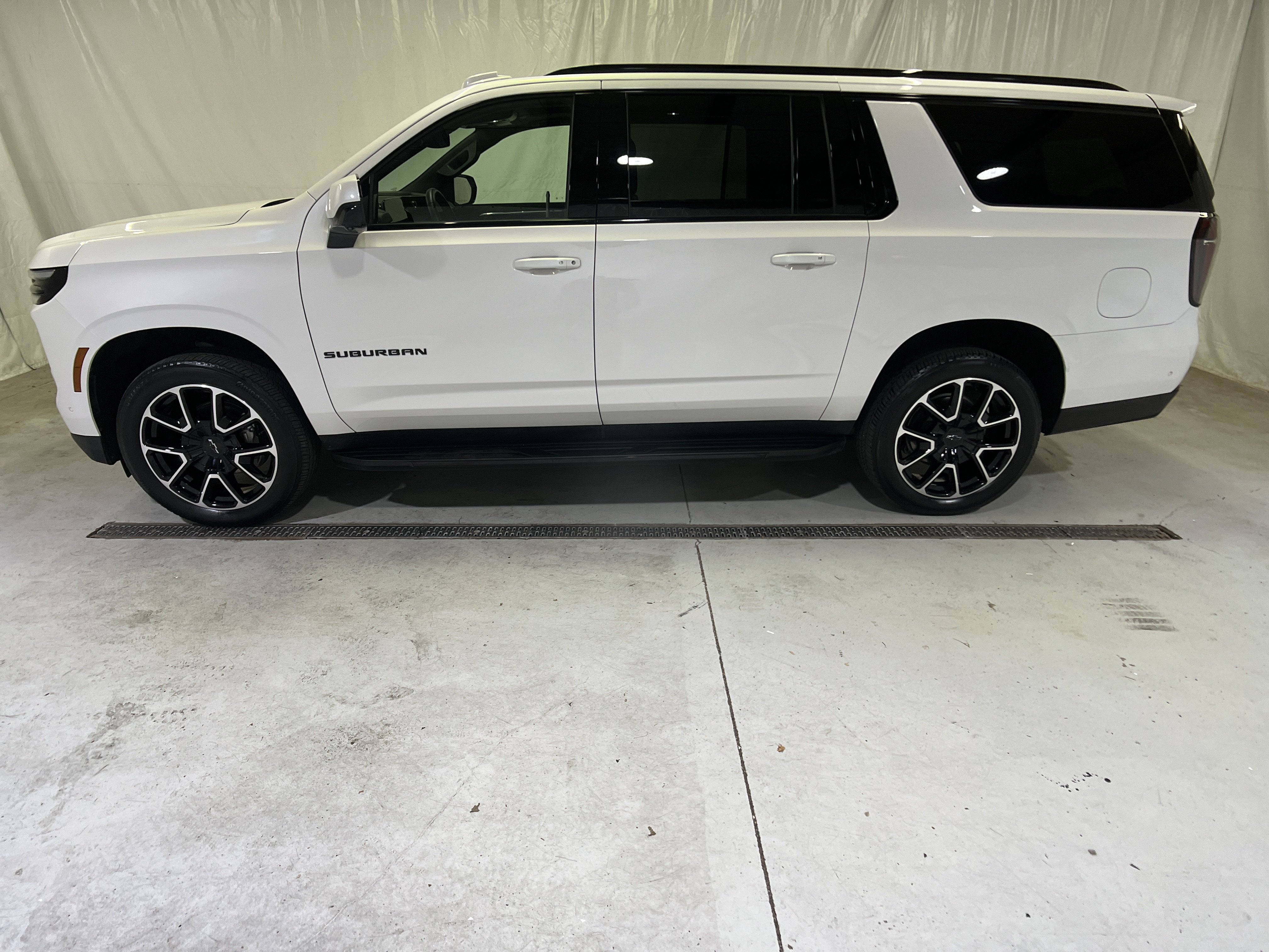 2025 Chevrolet Suburban RST