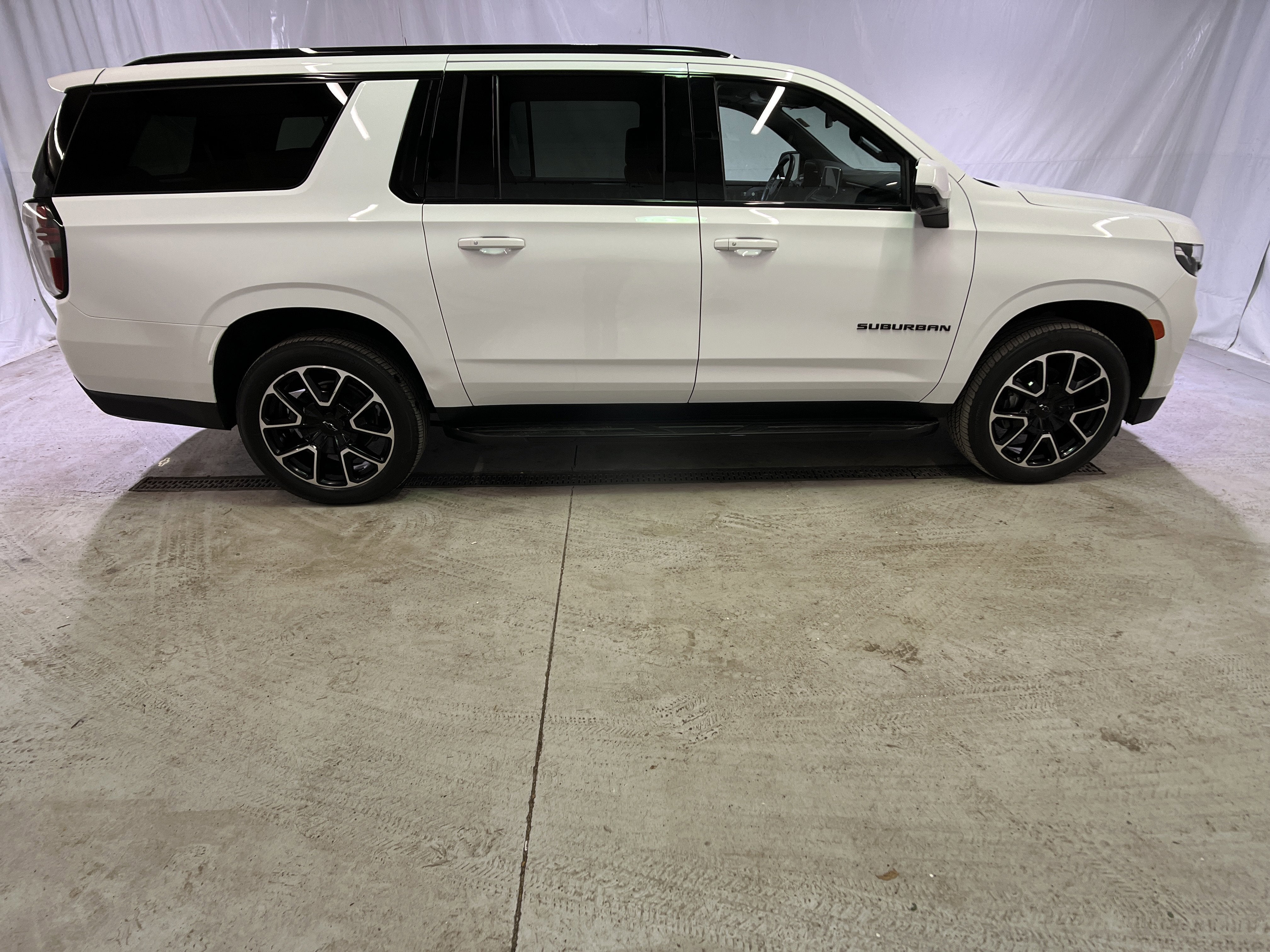 2023 Chevrolet Suburban RST