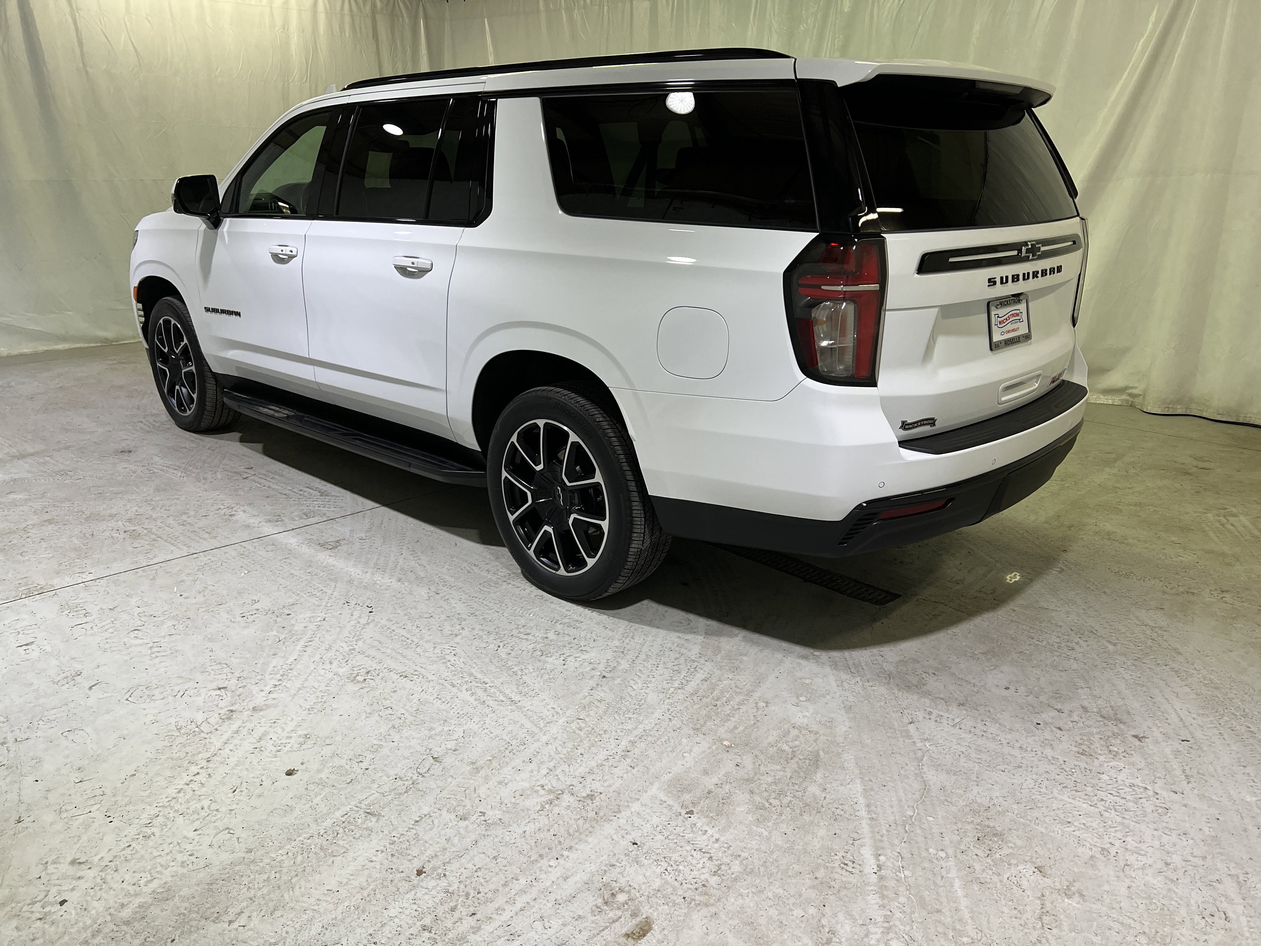 2023 Chevrolet Suburban RST