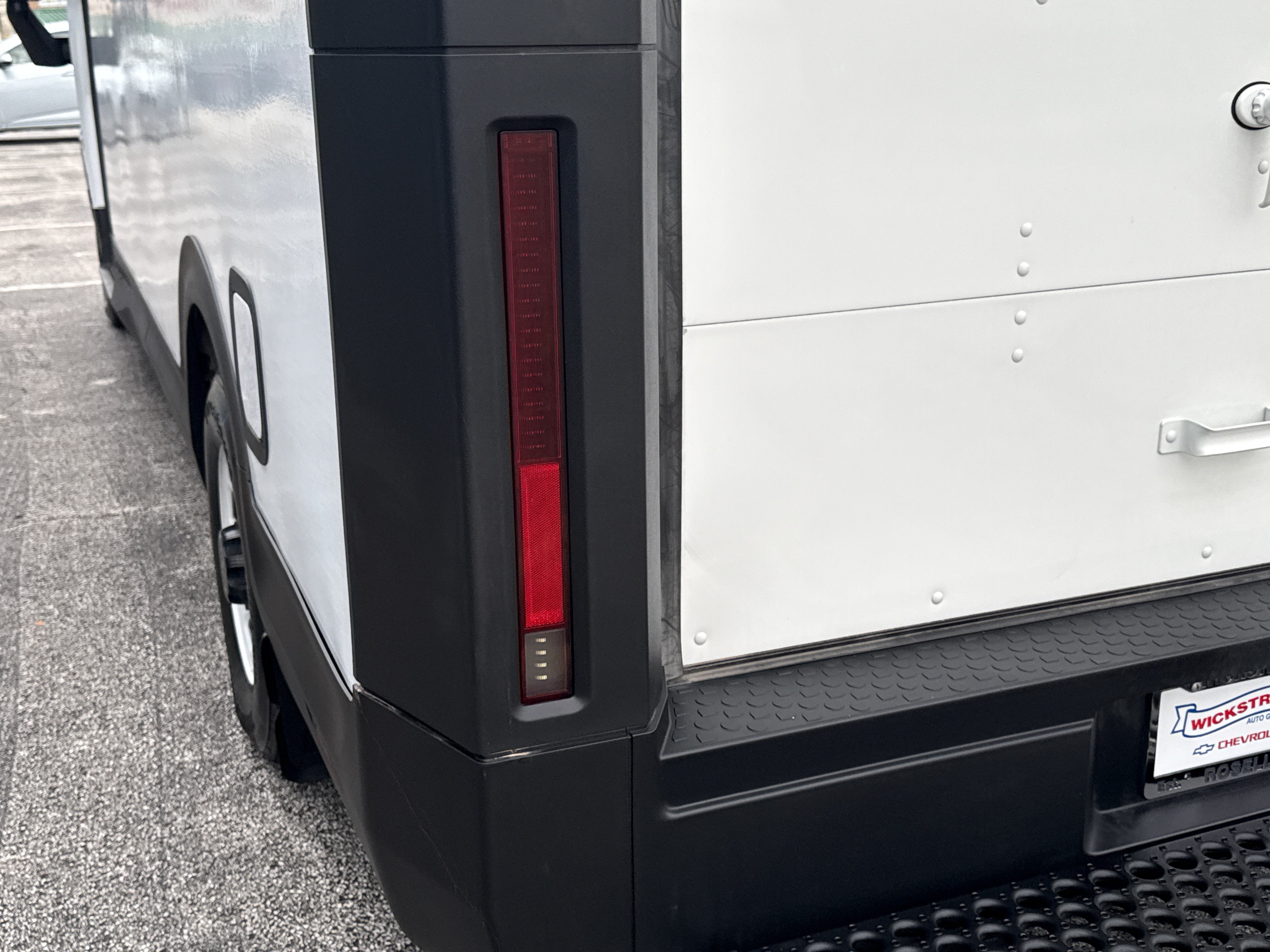2024 BrightDrop Zevo 600 EJY