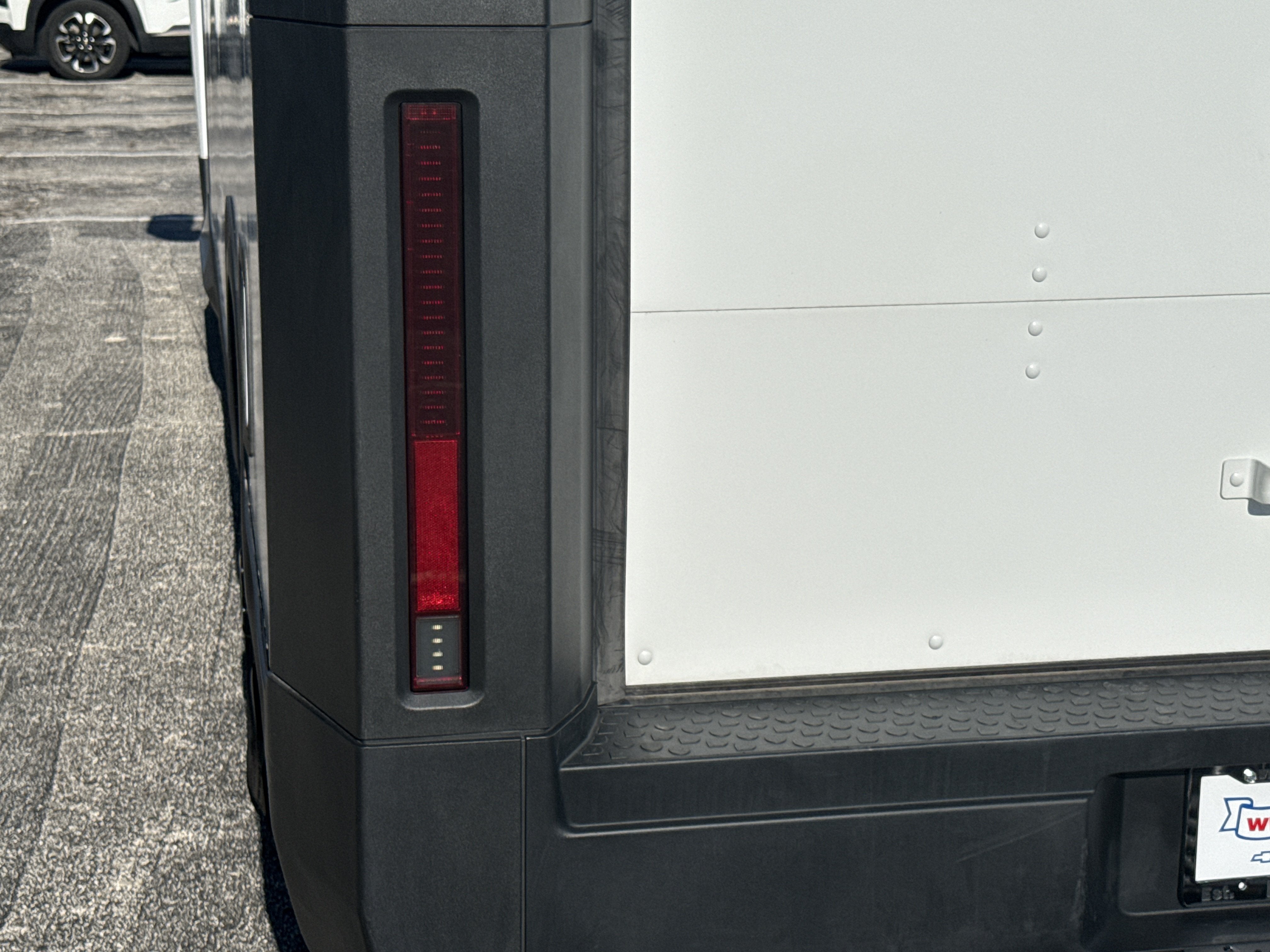 2024 BrightDrop Zevo 600 EJY