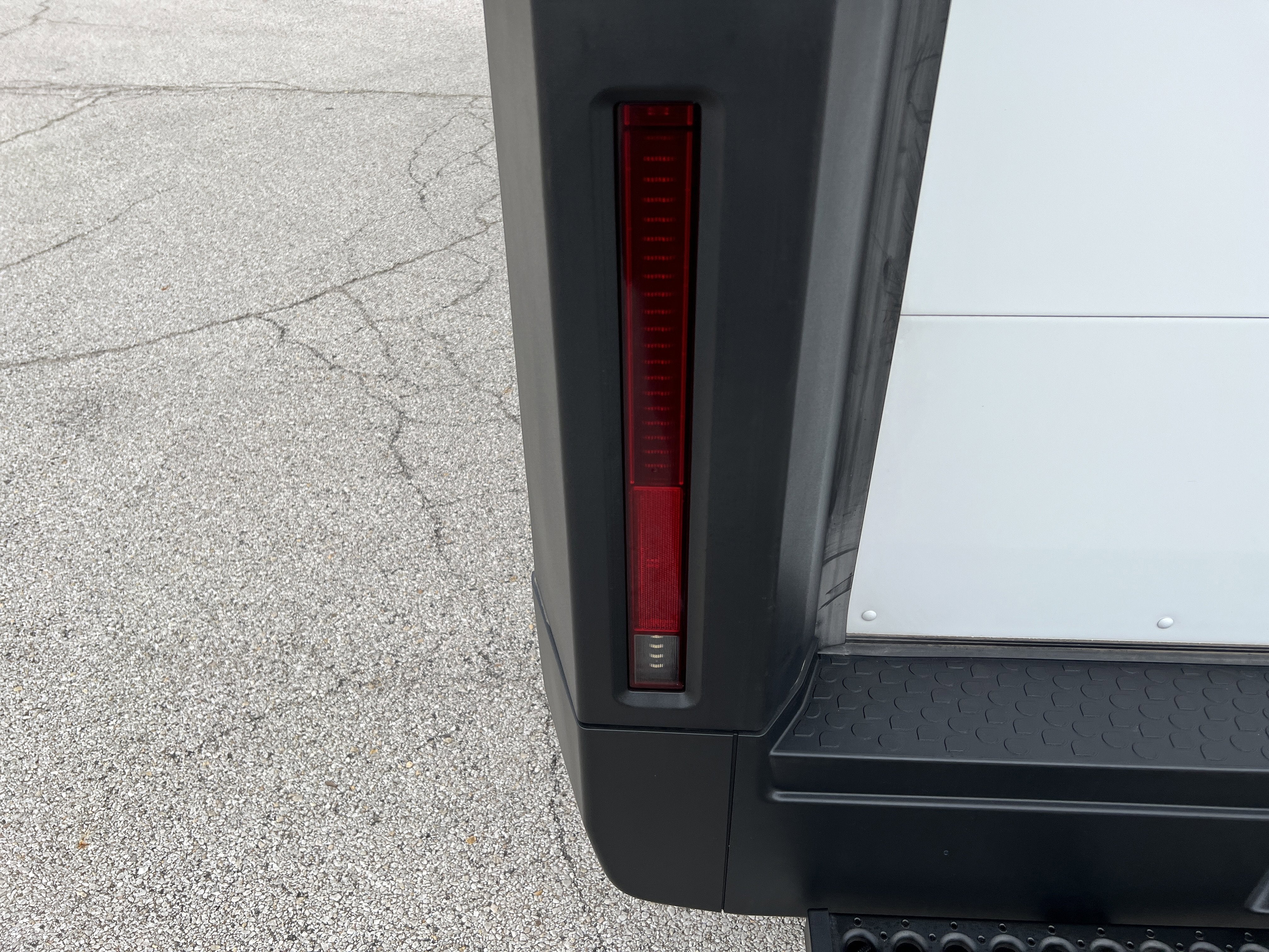 2024 BrightDrop Zevo 600 EJY