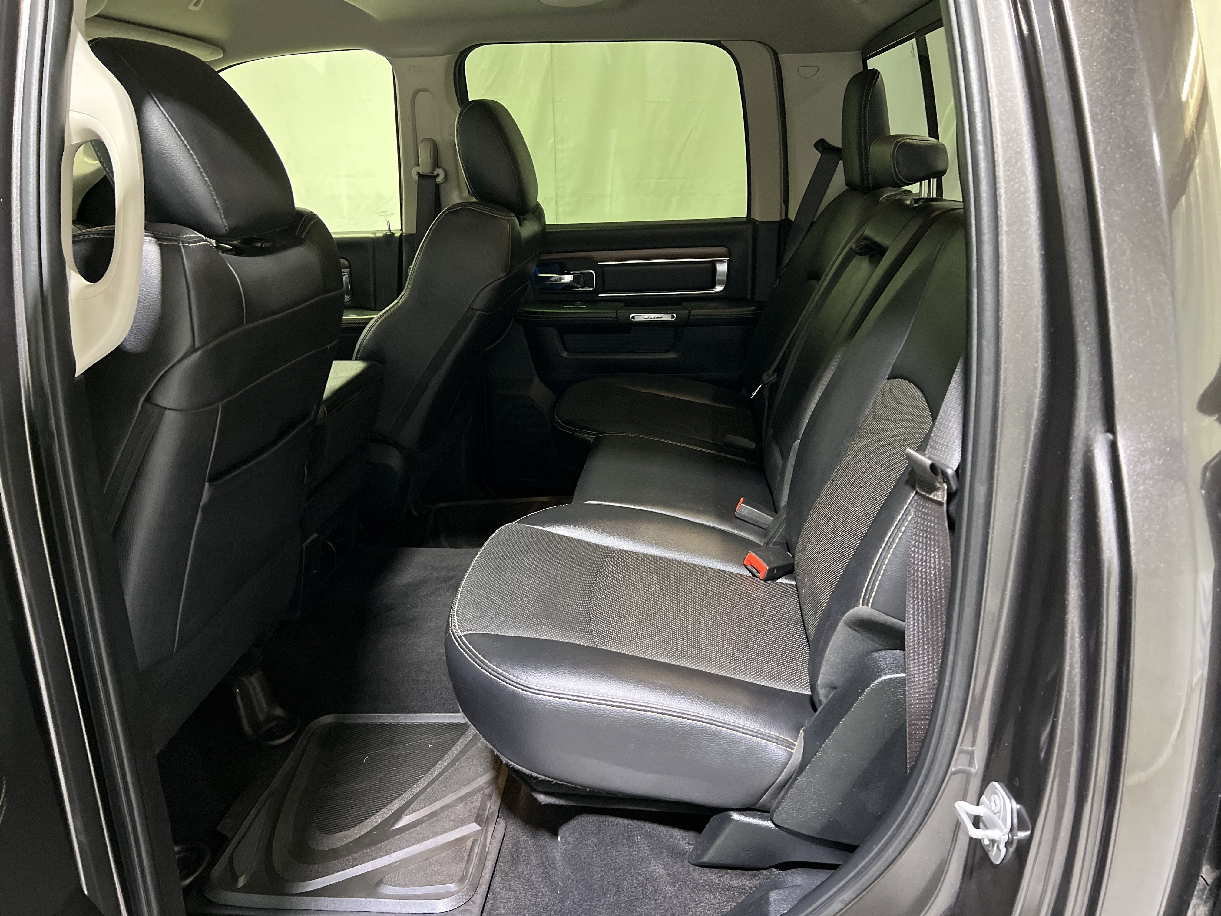 2017 RAM 2500 Laramie Crew Cab 4x4 6'4" Box
