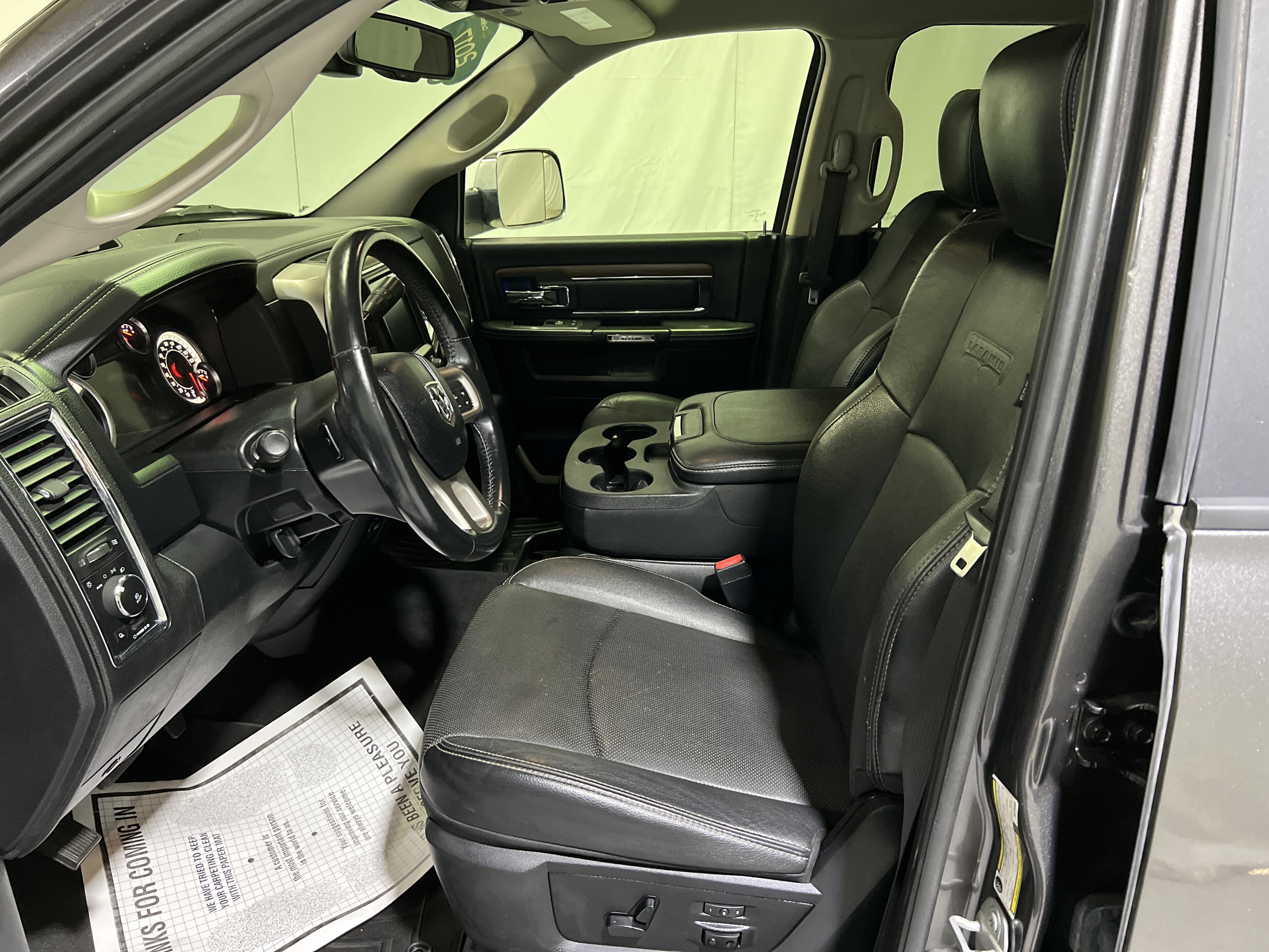 2017 RAM 2500 Laramie Crew Cab 4x4 6'4" Box