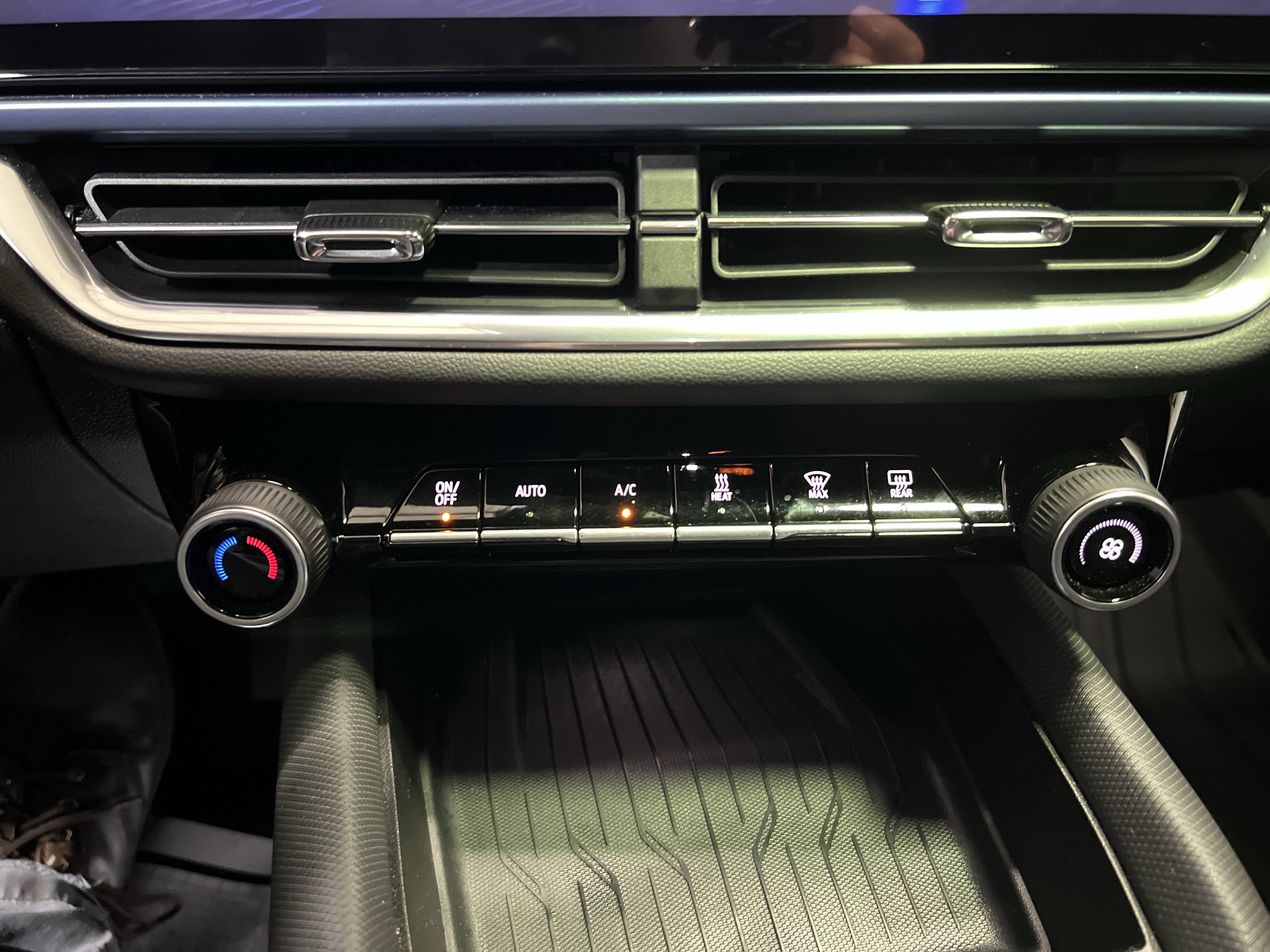 2024 Chevrolet Equinox EV LT - Photo 20