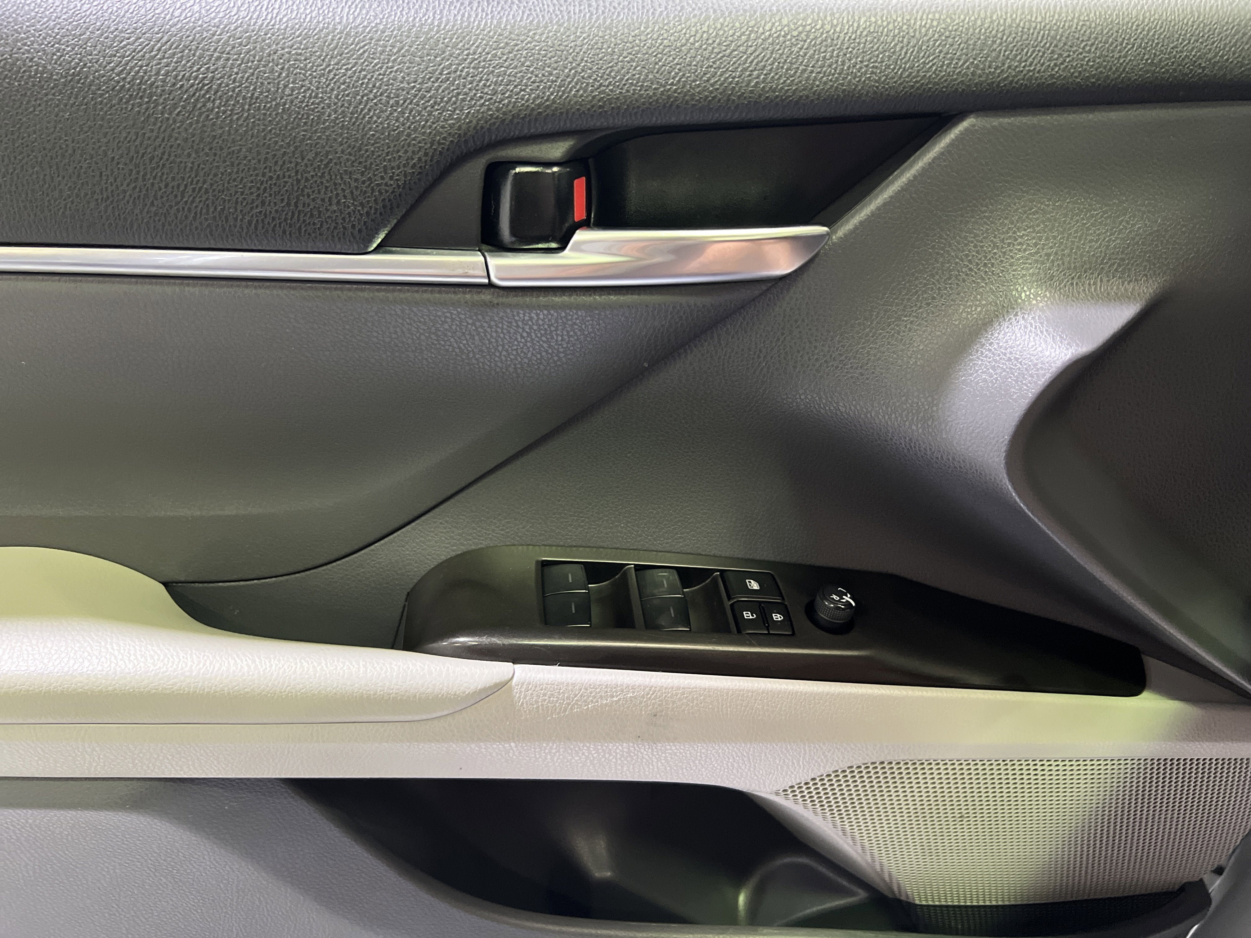 2024 Toyota Camry LE - Photo 25