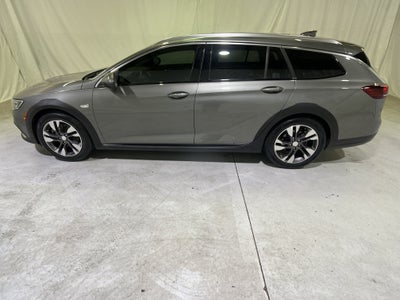 2018 Buick Regal TourX Essence
